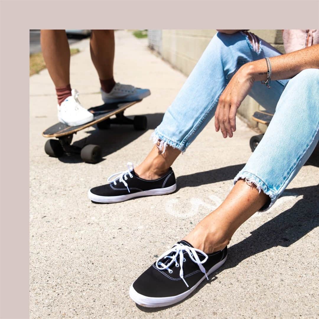 Kedsのインスタグラム：「Finding a bright spot. Good shoes, good people, good vibes. Tag the friends who always brighten your day.」