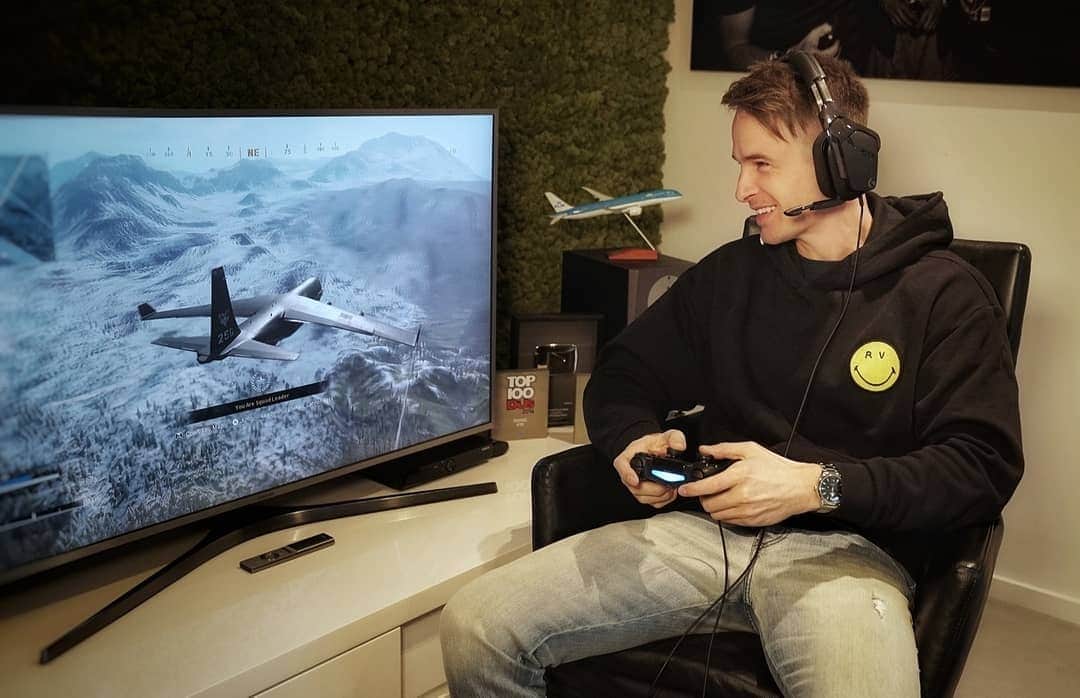 Dannicのインスタグラム：「This is the only plane I can take for now 😱 #Warzone #COD #CallOfDuty」