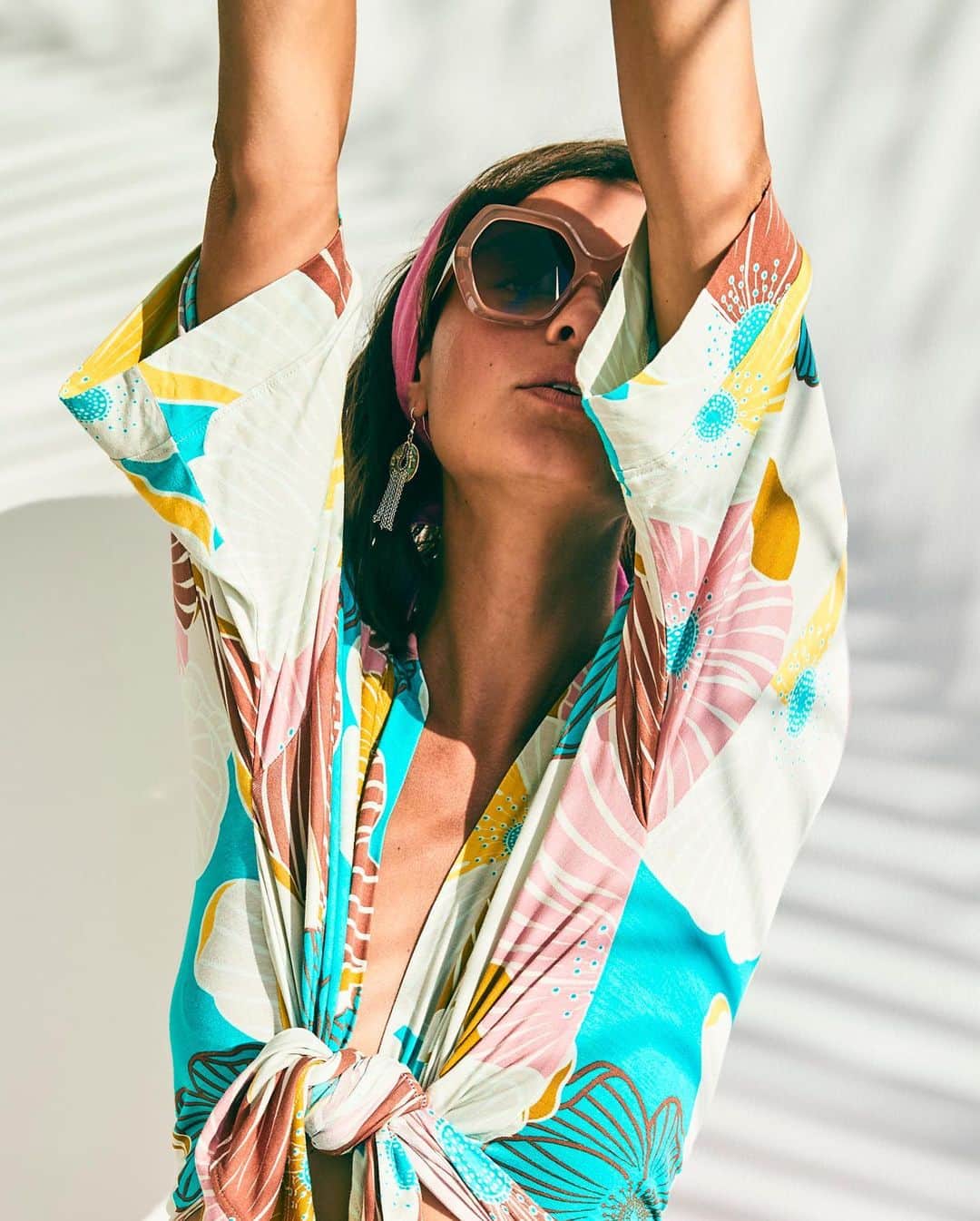 ベン・ワッツさんのインスタグラム写真 - (ベン・ワッツInstagram)「Colorful vibes @laisoliveiraofficial wearing @nextofficial wiv Bts @xgabriela @jo_guy @marywilesmakeup @rebekahforecast #colorful #goodvibes #letsgetit #benwatts #shhhhh」1月9日 0時08分 - wattsupphoto