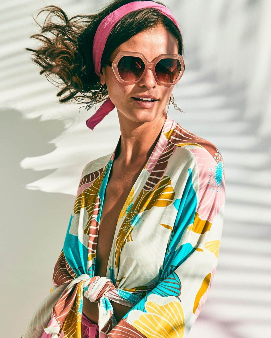 ベン・ワッツさんのインスタグラム写真 - (ベン・ワッツInstagram)「Colorful vibes @laisoliveiraofficial wearing @nextofficial wiv Bts @xgabriela @jo_guy @marywilesmakeup @rebekahforecast #colorful #goodvibes #letsgetit #benwatts #shhhhh」1月9日 0時08分 - wattsupphoto