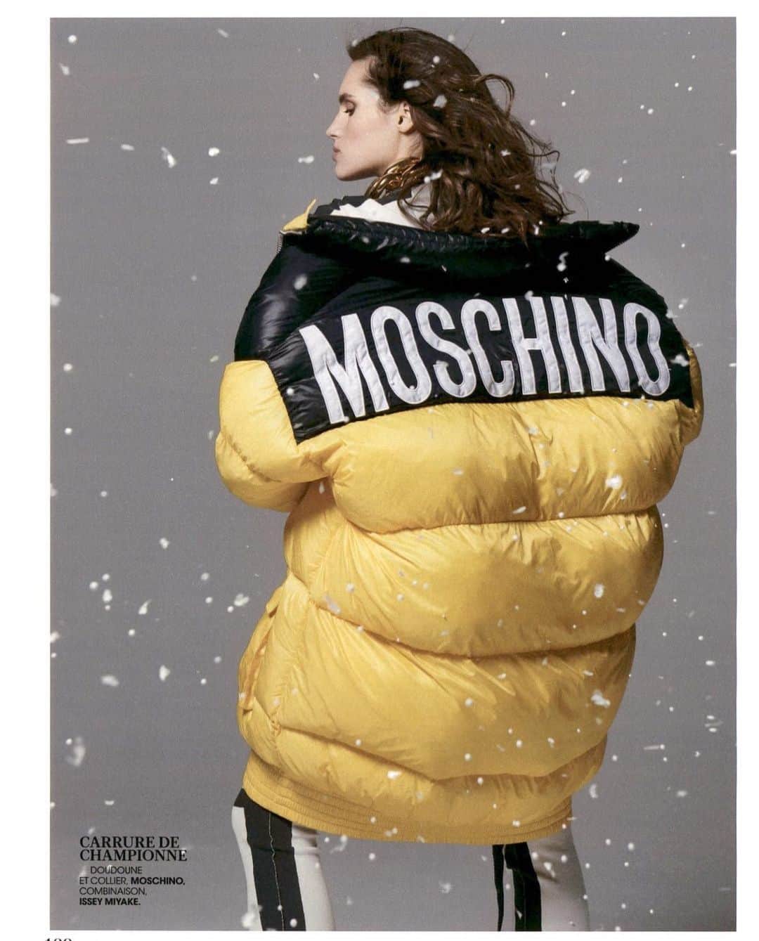 Moschinoさんのインスタグラム写真 - (MoschinoInstagram)「Moschino @madamefigarofr #moschino @itsjeremyscott @nicolasvalois @anastasia.kuz」1月9日 0時09分 - moschino