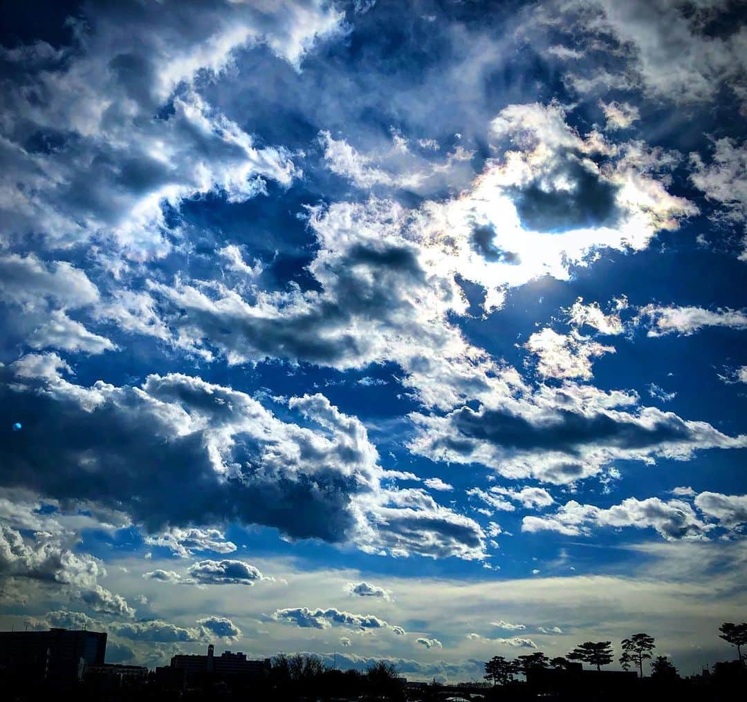 羽原信義さんのインスタグラム写真 - (羽原信義Instagram)「まるで油絵のような空でした。」1月9日 0時24分 - nobuyoshi_habara