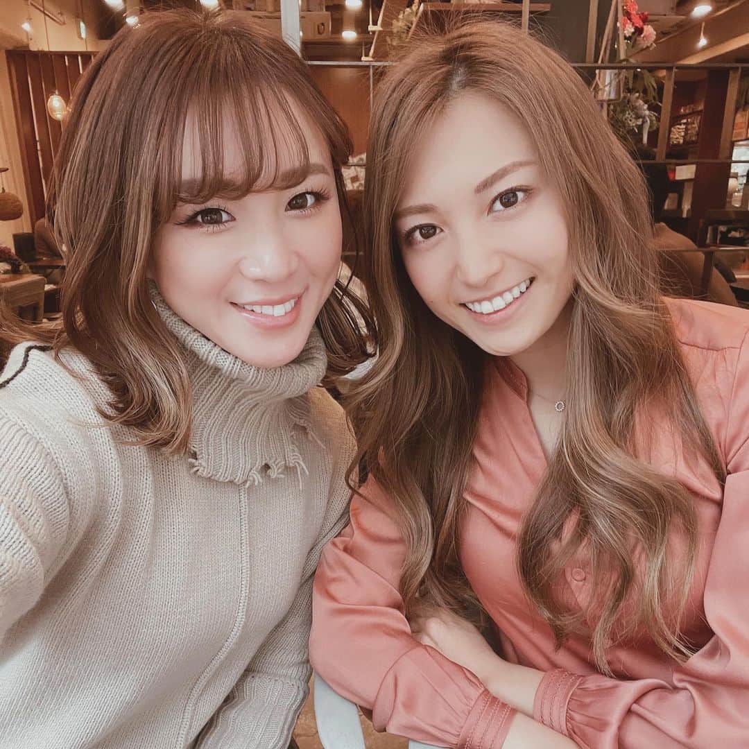咲月美優さんのインスタグラム写真 - (咲月美優Instagram)「☽ . あーちゃんと☕️♥️ ( @ayaka_ichihara ) . 大阪で会えて嬉しい〜🥺💓 話すことがいっぱいで止まらんかったw ほんまに美人😳❤️ . 海外行けるようになったら シンガポール行きたーい✈️✨ あーちゃんに案内してもらう💁🏼‍♀️💕 . また遊ぼうね🥰 . . #lunch #cafe #dayoff .」1月9日 0時38分 - s.miyutyyy