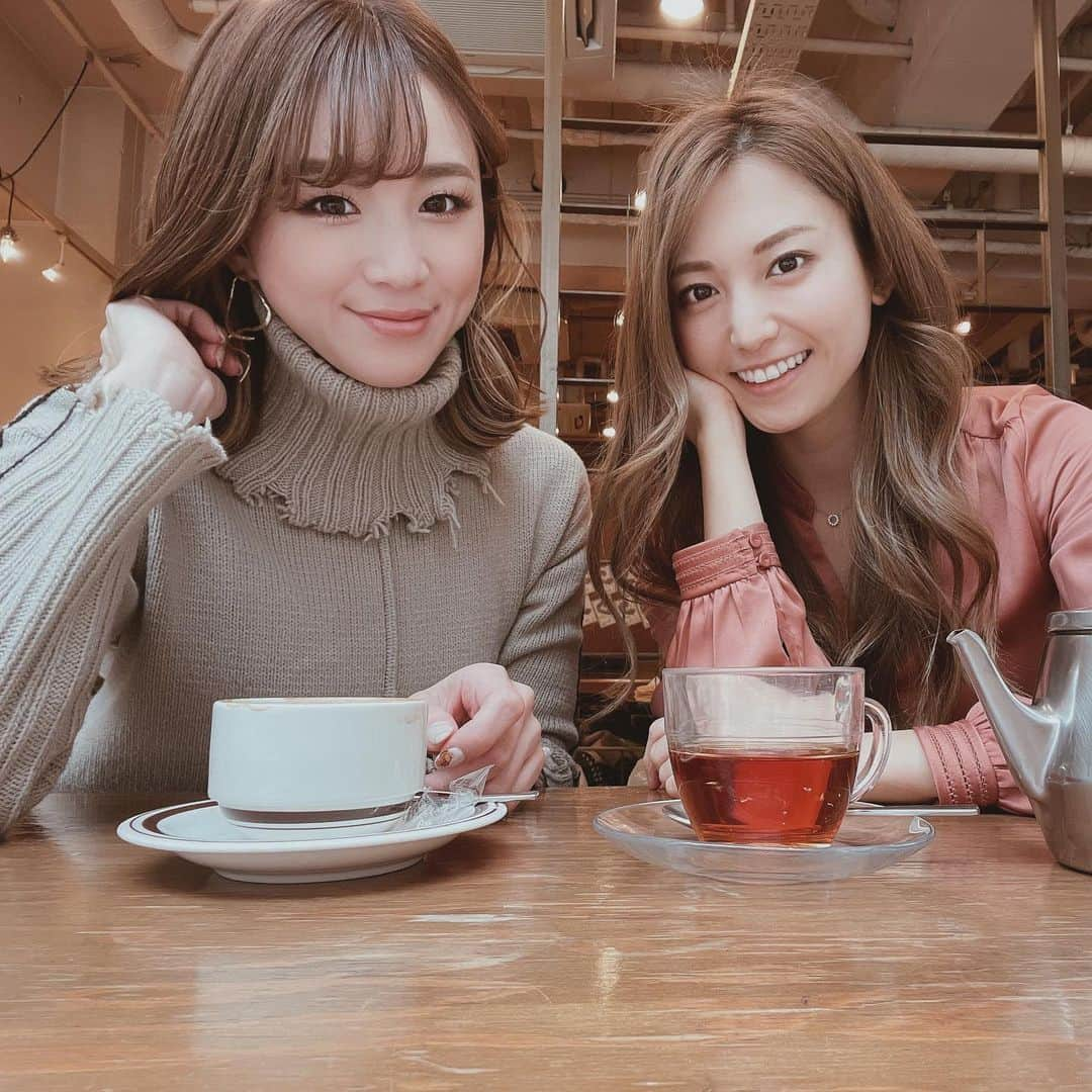 咲月美優さんのインスタグラム写真 - (咲月美優Instagram)「☽ . あーちゃんと☕️♥️ ( @ayaka_ichihara ) . 大阪で会えて嬉しい〜🥺💓 話すことがいっぱいで止まらんかったw ほんまに美人😳❤️ . 海外行けるようになったら シンガポール行きたーい✈️✨ あーちゃんに案内してもらう💁🏼‍♀️💕 . また遊ぼうね🥰 . . #lunch #cafe #dayoff .」1月9日 0時38分 - s.miyutyyy