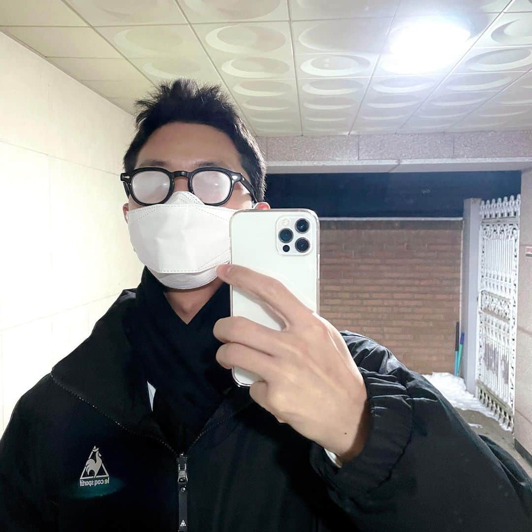 のインスタグラム：「이 정도면 벗고 다니는 게 더 안전할지도🤓」