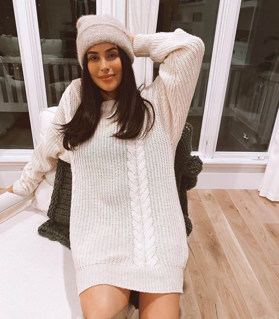 Sazan Hendrixさんのインスタグラム写真 - (Sazan HendrixInstagram)「The temperature has dropped. Hopefully Amari won’t mind having a frappucino 🥶🍼🤣 #cornymomjokesfordays #momlife」1月9日 0時53分 - sazan