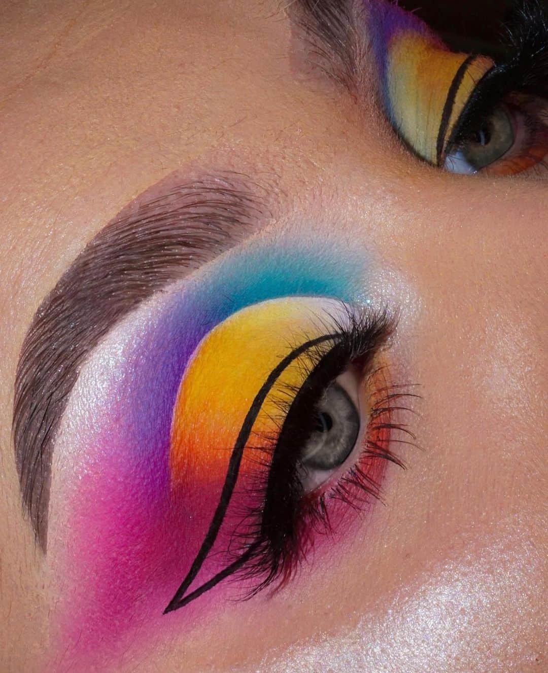 Jeffree Star Cosmeticsさんのインスタグラム写真 - (Jeffree Star CosmeticsInstagram)「Rainbow Fantasy ✨ @lerchickk used our #JAWBREAKER palette to create this beautifully blended look 🌈   #jeffreestarcosmetics」1月9日 1時03分 - jeffreestarcosmetics