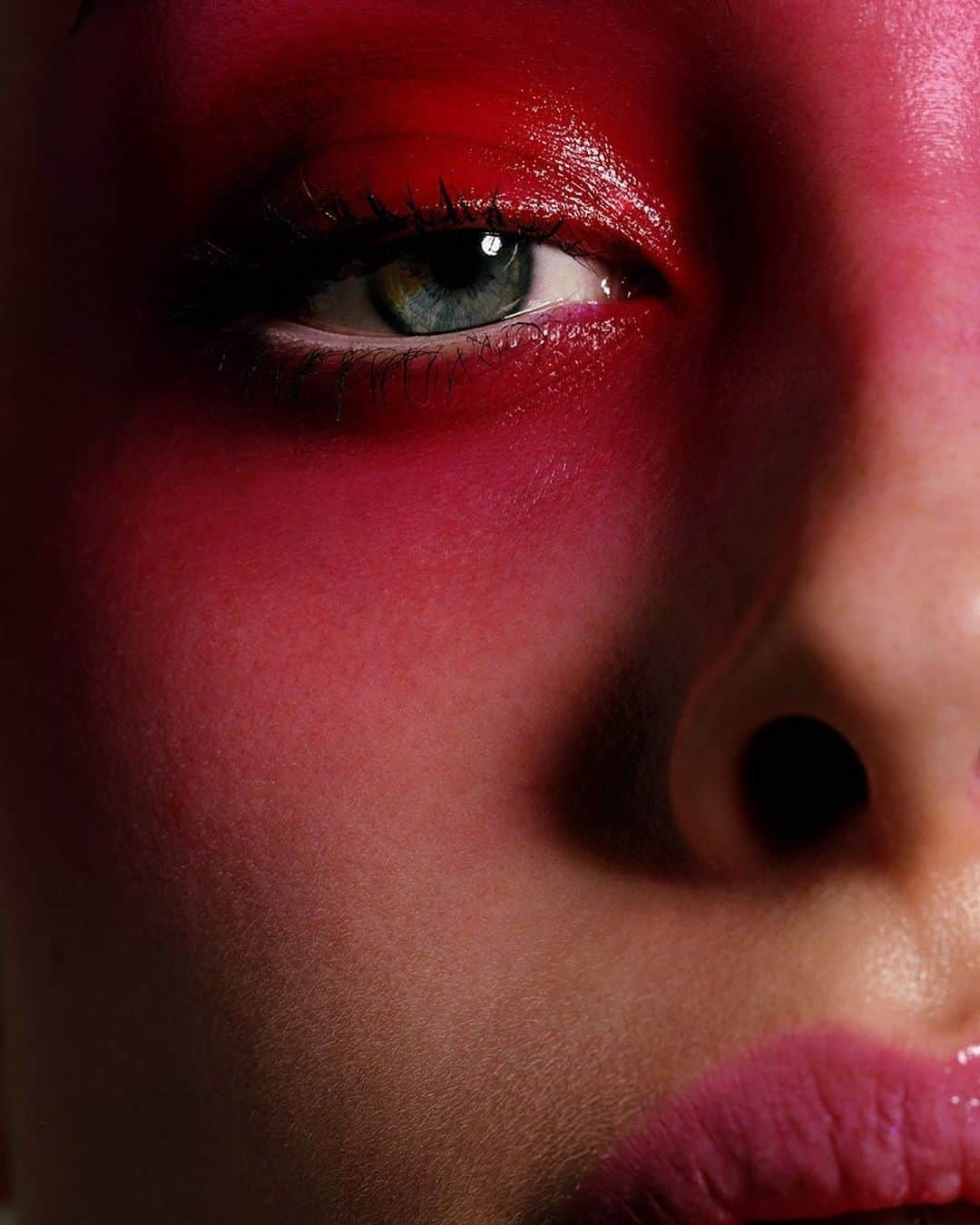 ValGarlandのインスタグラム：「#FridayFlush 💥💥💥💥💥  @richardbush1 for @voguejapan April #2003  #RichardBush #ValGarland #VogueJapan」