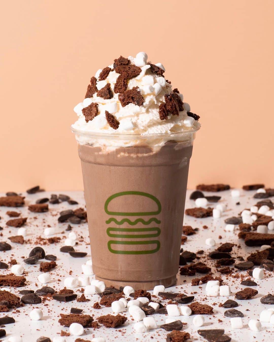 SHAKE SHACKさんのインスタグラム写真 - (SHAKE SHACKInstagram)「Sip back + relax. Our Brownie Batter Hot Cocoa Shake is here!   Our newest addition features hand-spun brownie batter hot cocoa frozen custard made with @Ghirardelli cocoa, topped with whipped cream, brownie brittle + (of course) mini-marshmallows. 😍  Order ahead on the Shack App or online! #shakeshack」1月9日 1時12分 - shakeshack