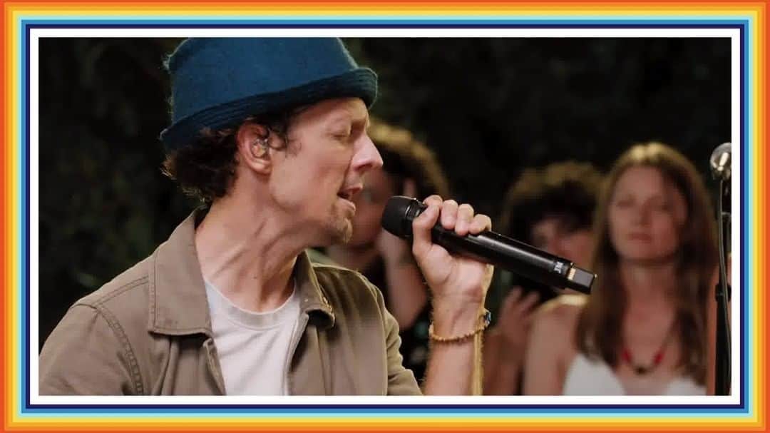 ジェイソン・ムラーズのインスタグラム：「Flashback Fridaze Festivities continue with Good Old Daze Live From The Mranch. (Recorded Live August 2019) Full performance streaming now on the YouTube. (YouTube.com/JasonMraz) #fbf」