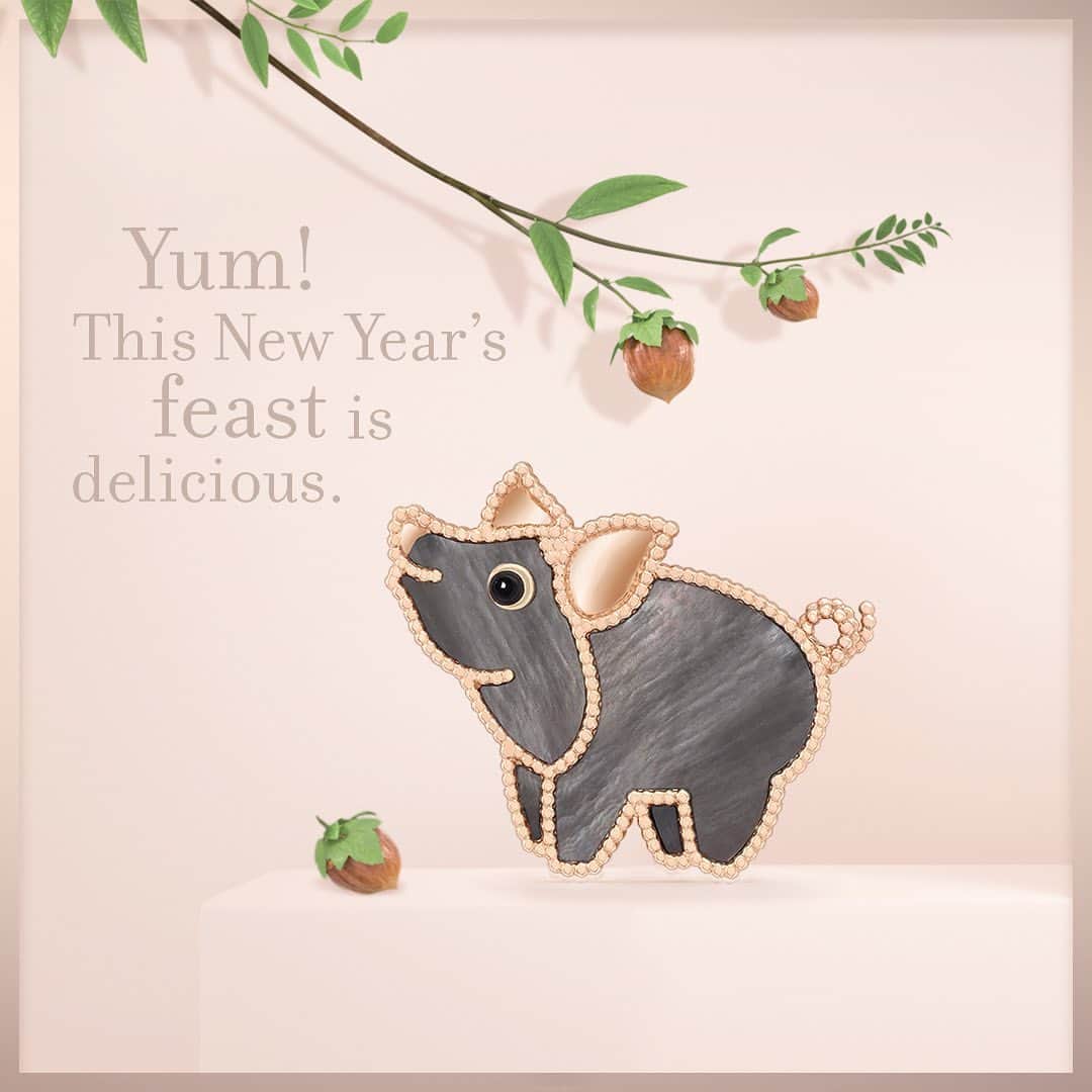 ヴァンクリーフ&アーペルさんのインスタグラム写真 - (ヴァンクリーフ&アーペルInstagram)「Celebrate the New Year to your heart’s content. Will you be greedy as the Pig or cautious as the Squirrel? Discover the unique personalities of the Lucky Animals creations. 🐖 🐿 #VCAluckyanimals #VanCleefArpels」1月9日 1時22分 - vancleefarpels