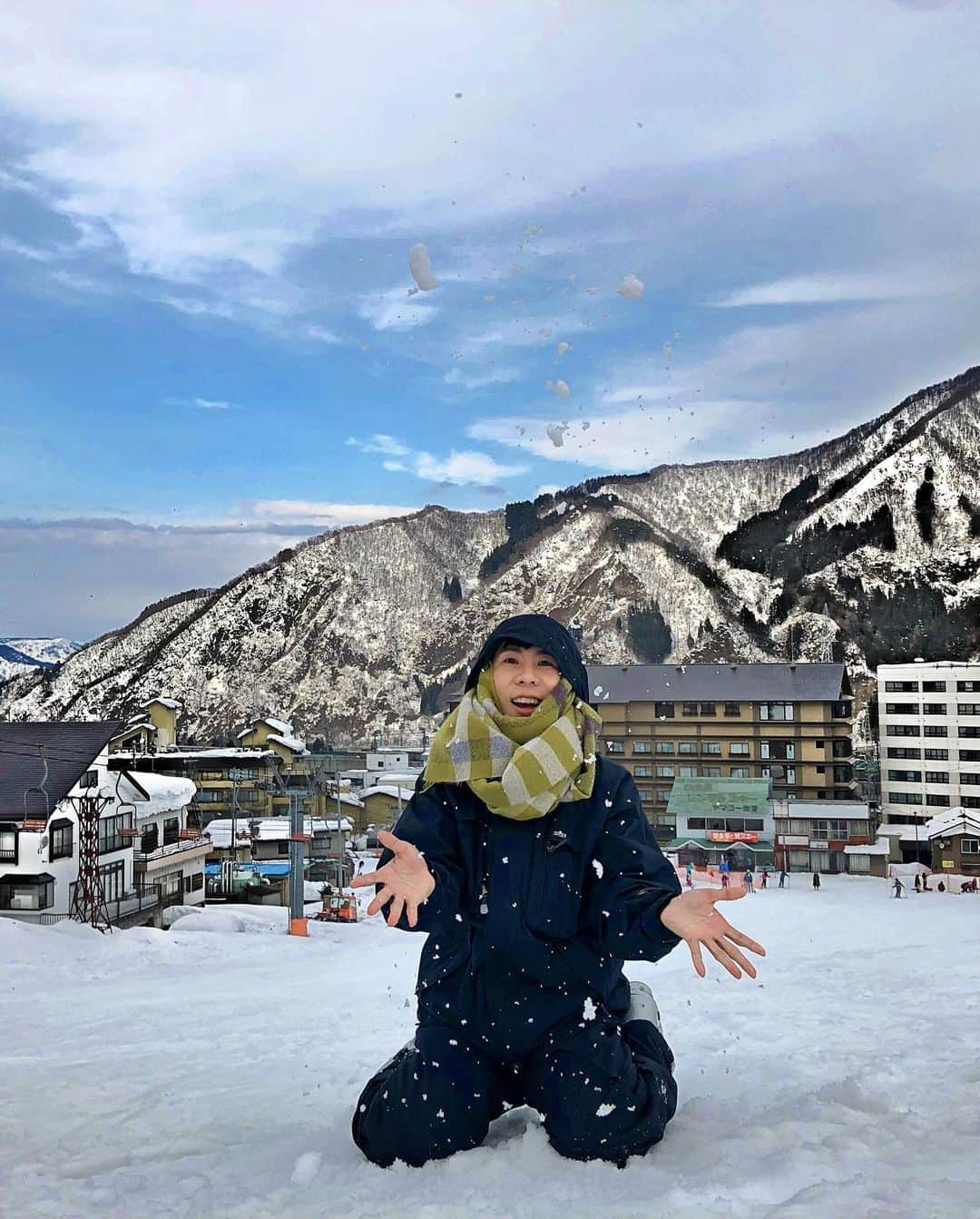 林東進さんのインスタグラム写真 - (林東進Instagram)「看大家都去看台灣的雪景好羨慕啊⛄️❄️ 只好拿2019/1/16在日本🗾 滑雪的照片影片來過過乾癮🎿🏂⛷️ 好美好漂亮 雪白的世界🤍🤍🤍 （此時此刻在家吹暖氣追劇🤣）」1月9日 1時25分 - lingin1209