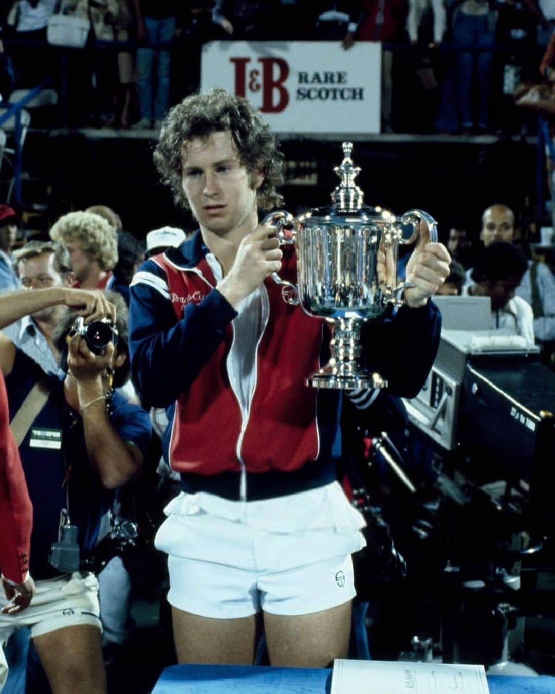 セルジオタッキーニさんのインスタグラム写真 - (セルジオタッキーニInstagram)「The champ, John McEnroe, in our Scirocco Track Jacket Archivio after winning the Men's Singles tennis title at the 1979 US open. 🏆🏆」1月9日 1時32分 - sergiotacchini