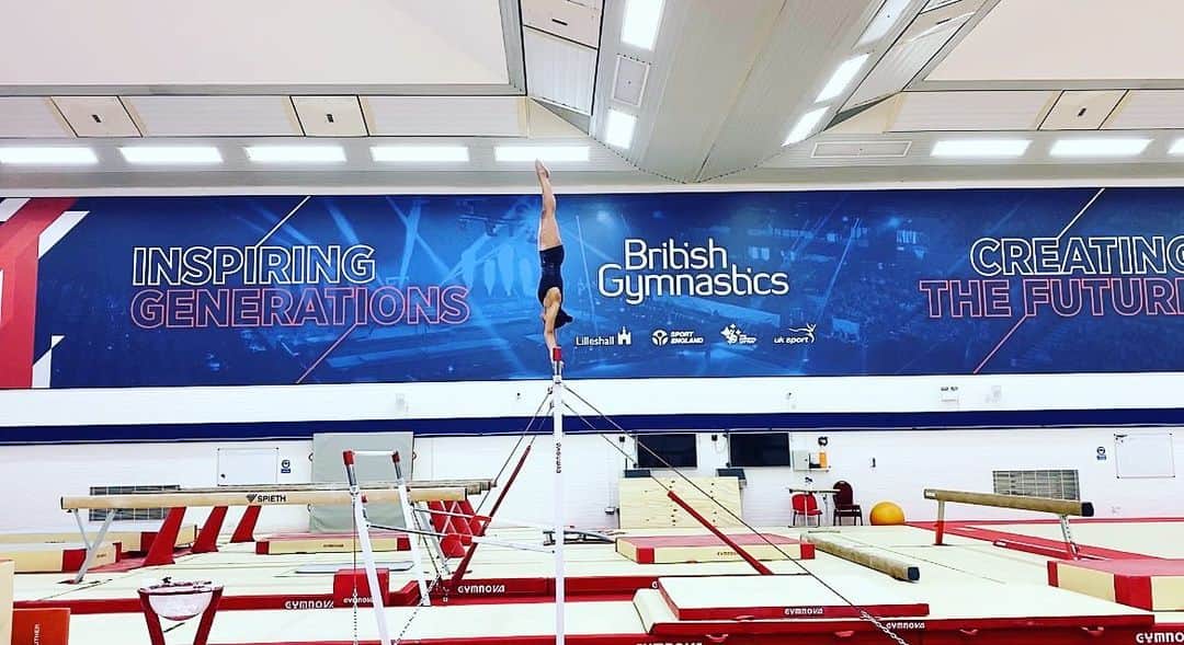 レベッカ・ダウニーのインスタグラム：「Have faith in your journey, everything had to happen exactly as it did to get you where your going next ✨」