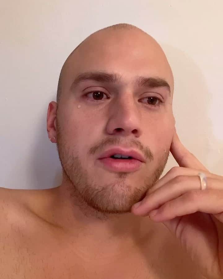 ブランドン・シェイアのインスタグラム：「I’m so beyond emotional right now. Although I have been writing & planning this EP for awhile... I didn’t think I’d be doing it in a pandemic, 66 days sober of weed, alcohol & adderall & single. With all the excitement this project has given me it has equally made me scared as fuck. Normally I would hide these emotions & make it seem like I have everything together but I’m really done playing that game. I’m terrified that no one will listen, that I just spent all this money for no reason & that the needle won’t move far enough to matter. Although these worries aren’t constant they are there & instead of pushing down moments like this I’d rather share them with y’all in case it helps one of you. If you would like to listen, my EP is the link in my bio 🖤」