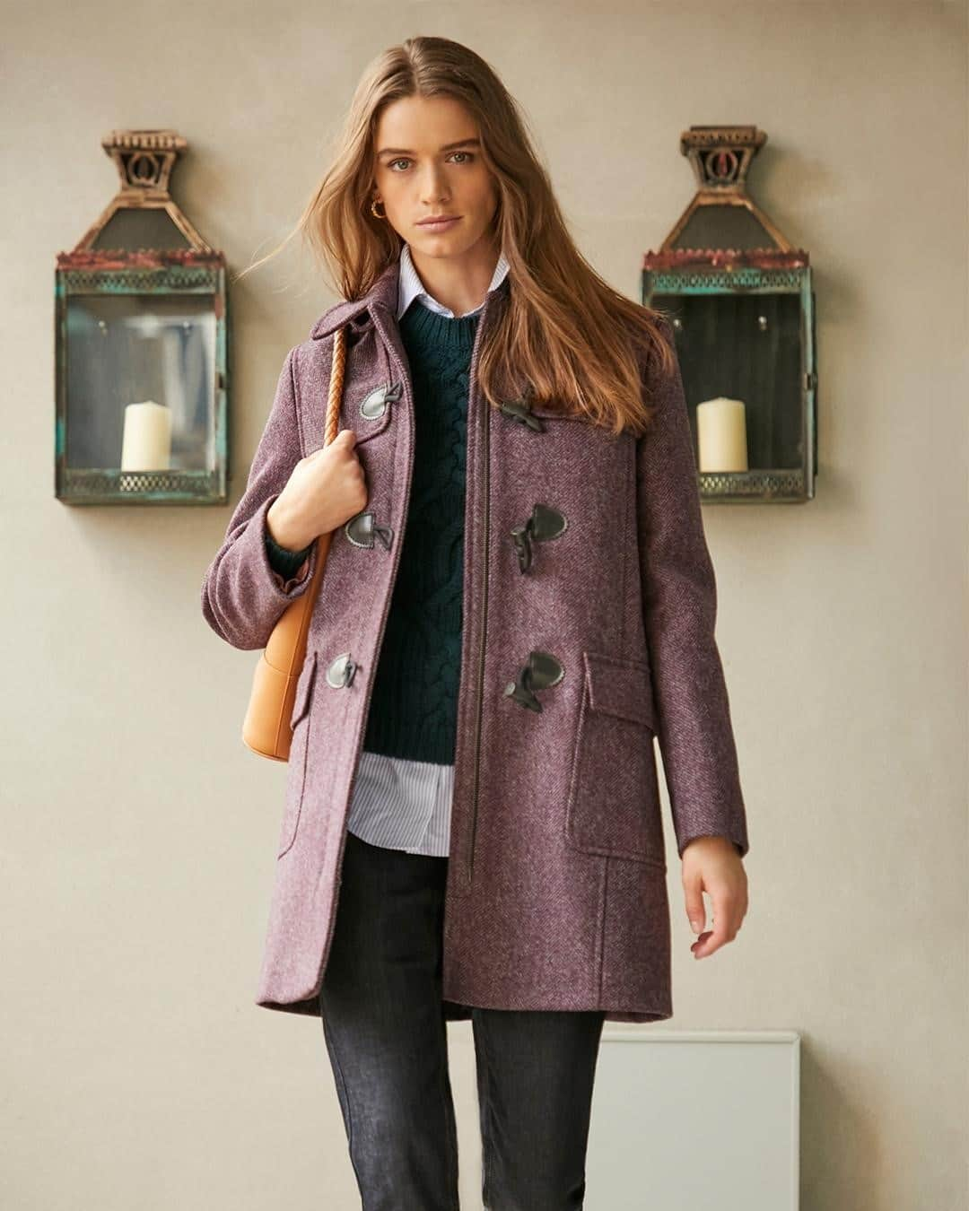 ブルックスブラザーズさんのインスタグラム写真 - (ブルックスブラザーズInstagram)「Toasty toggles: we’ve cast the timeless duffle coat in an elegant (and super warm) purple herringbone tweed from England’s Abraham Moon mills –– an instant cold weather classic #BrooksBrothersWomen #BrooksBrothers⁣」1月9日 1時37分 - brooksbrothers