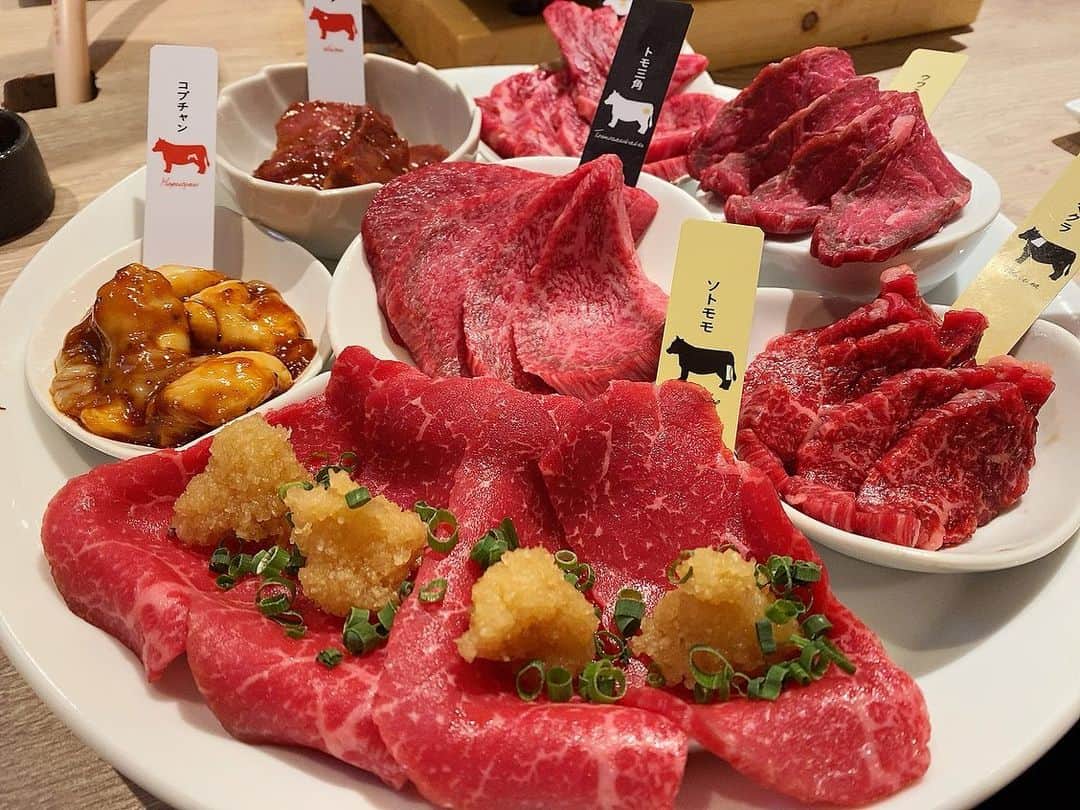 のインスタグラム：「お肉〜食べたい〜♡  お祝いに焼肉、疲れたら焼肉、ご褒美に焼肉、最後の晩餐に焼肉。  いつだって、焼肉が食べたいの。  そして熟成和牛は最高です。  昨日は、お肉の写真を載せずに…締めの冷麺だけUPしたから(^◇^;)笑 改めて！お肉♡  #飯テロ #熟成和牛焼肉 #焼肉　　#agingbeef #熟成肉 #美味し過ぎる #日本 #日本食 #meal #Japan #Japanesefood #meat #foodstagram #food #actress #model #talk #likeforfollow」