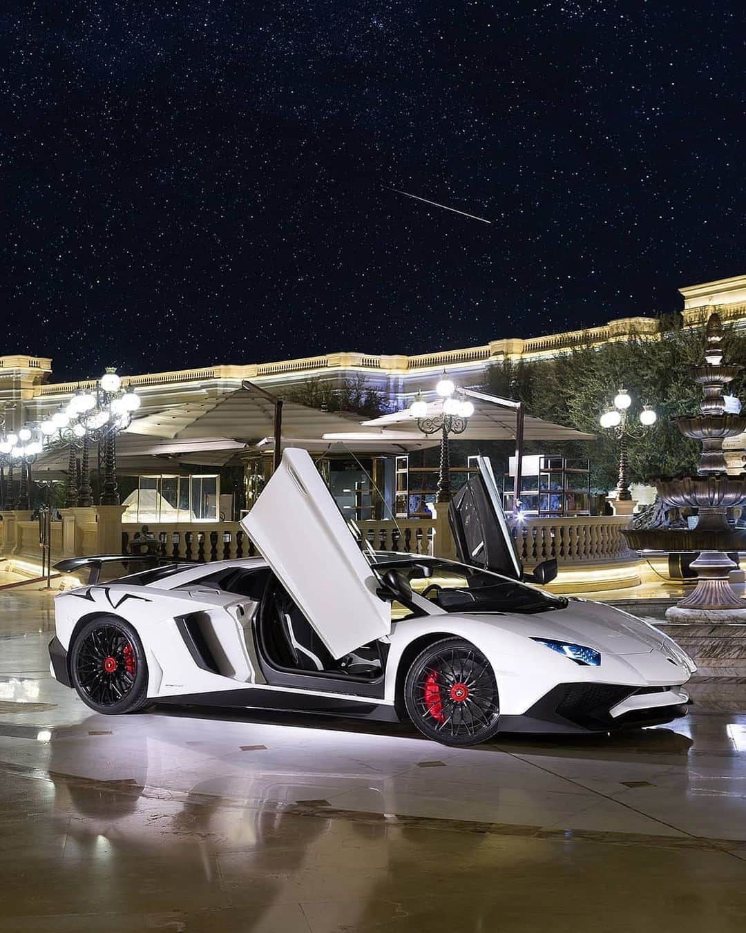 Kik:SoLeimanRTさんのインスタグラム写真 - (Kik:SoLeimanRTInstagram)「@samijoemansour Come on baby light my fire! @qa_jbm  . . . #Lamborghini #AventadorSv #Qatar #Doha #SamiJoeMansour」1月9日 1時56分 - carinstagram