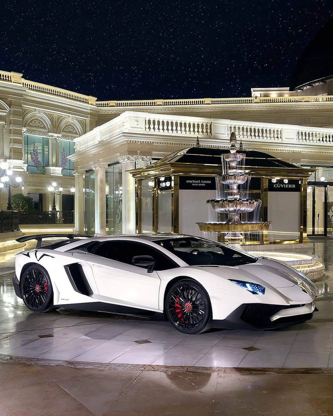 Kik:SoLeimanRTさんのインスタグラム写真 - (Kik:SoLeimanRTInstagram)「@samijoemansour Come on baby light my fire! @qa_jbm  . . . #Lamborghini #AventadorSv #Qatar #Doha #SamiJoeMansour」1月9日 1時56分 - carinstagram