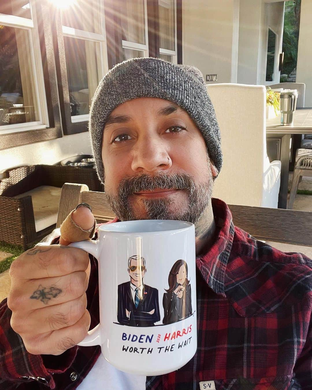 A.J.さんのインスタグラム写真 - (A.J.Instagram)「The best part of waking up is BnH in your cup!! *insert Folgers melody* Happy Friday, y’all!!!」1月9日 1時55分 - aj_mclean