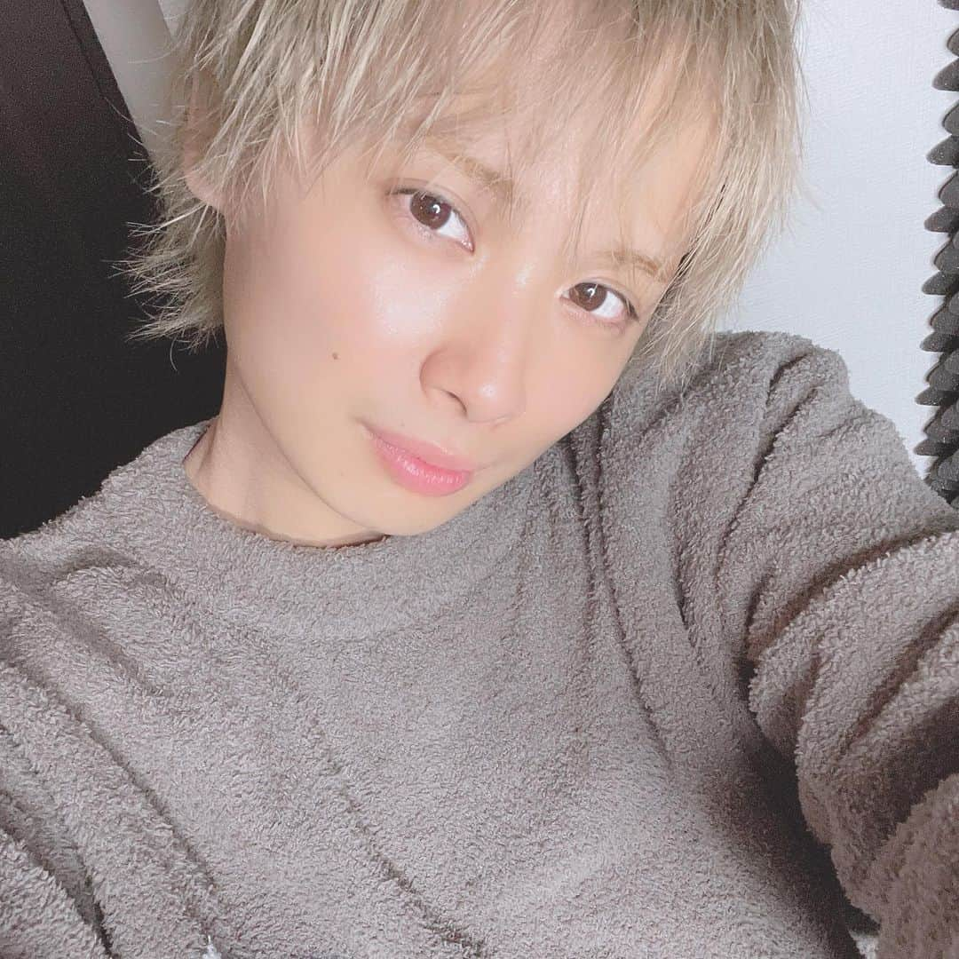 DAIKIさんのインスタグラム写真 - (DAIKIInstagram)「友達募集！  #CLUSTAR #Instagram #twins #brother #hair  #cool #linelive #artist #live #dance #accessory #だいき #堀越ついんず #双子 #毎日 #配信 #イケメン #仲良し #兄弟 #金髪 #髪型 #ダンス #歌 #アーティスト #ライブ #最高 #かっこいい #面白い #アクセサリー」1月9日 1時53分 - clustar_daiki