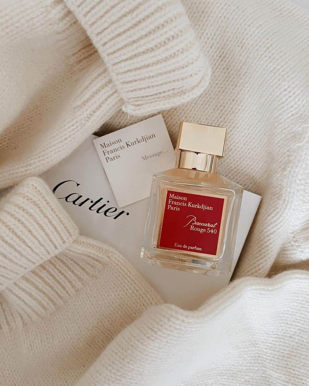 ShopBAZAARさんのインスタグラム写真 - (ShopBAZAARInstagram)「A New Year's resolution worth diving into is exploring fragrances to discover your signature scent. Make a statement when you enter a room by adding the irresistible charm a perfect scent can bring.   Regram: @itsjustinesjournal」1月9日 2時01分 - shopbazaar