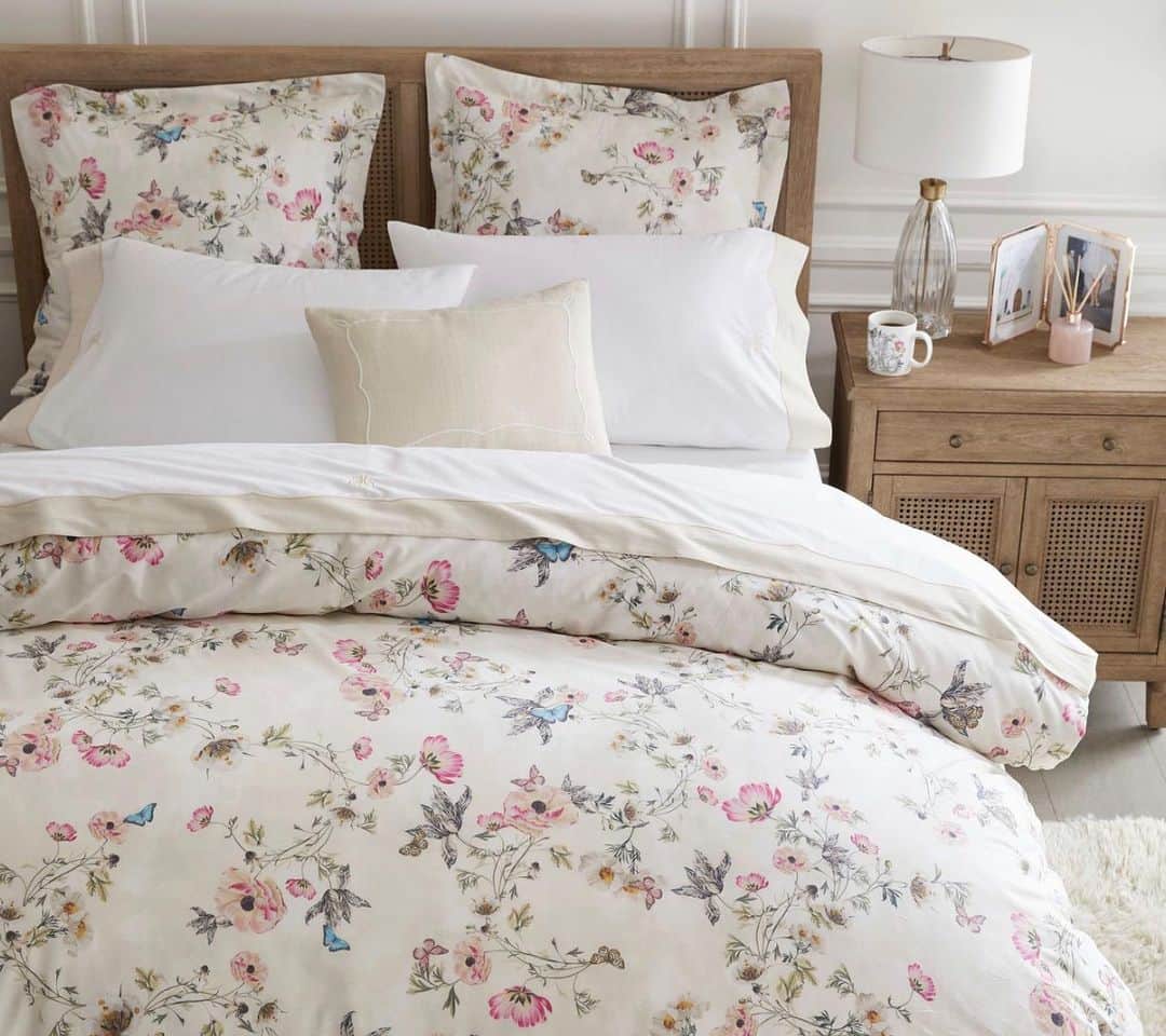 Monique Lhuillierさんのインスタグラム写真 - (Monique LhuillierInstagram)「It’s Here! Enjoy garden party entertaining with dreamy, floral accents, woven chargers & textured dinnerware from my new Spring 2021 collection with @potterybarn! Soft floral bedding & bath creates a tranquil space that dreams are made of! 🦋🌸 #moniquelhuillier #mlxpb」1月9日 2時14分 - moniquelhuillier