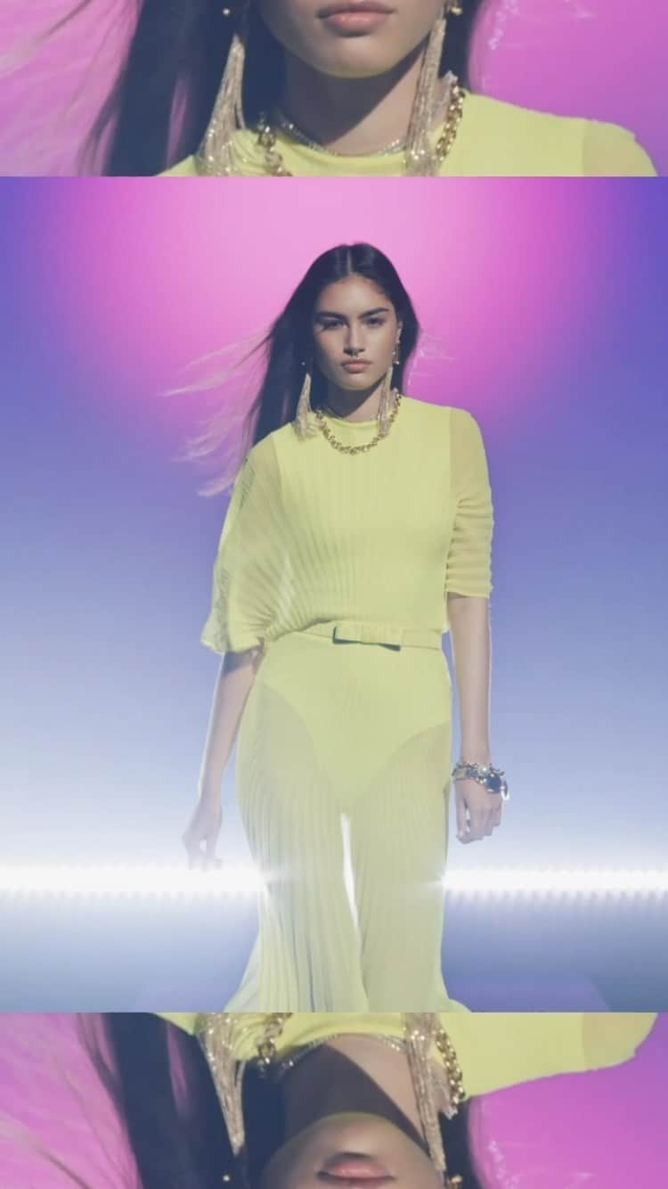 Fashion Weekのインスタグラム：「Floating into the weekend 💚 @brandonmaxwell's Spring 2021 runway show. Video c/o the designer.」