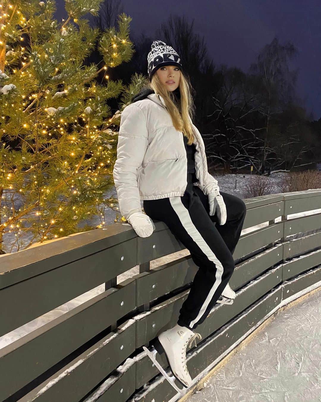のインスタグラム：「та ещё фигуристка)) ⛸」