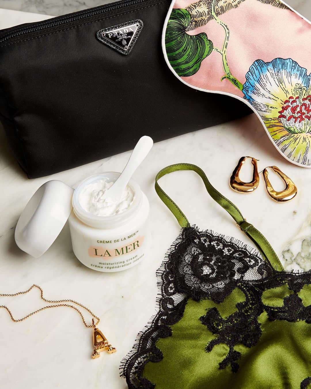 Harrodsのインスタグラム：「Beauty is so much more than skin deep – do what brings you joy, whether it’s self-care with @LaMer or dressing up to the nines in your favourite finery.  Visit @HarrodsBeauty for the ultimate in pampering, make-up and more.  #Harrods #HarrodsBeauty  Our stores are closed – but you can still shop remotely through our Personal Shopping service, and online at harrods.com.」