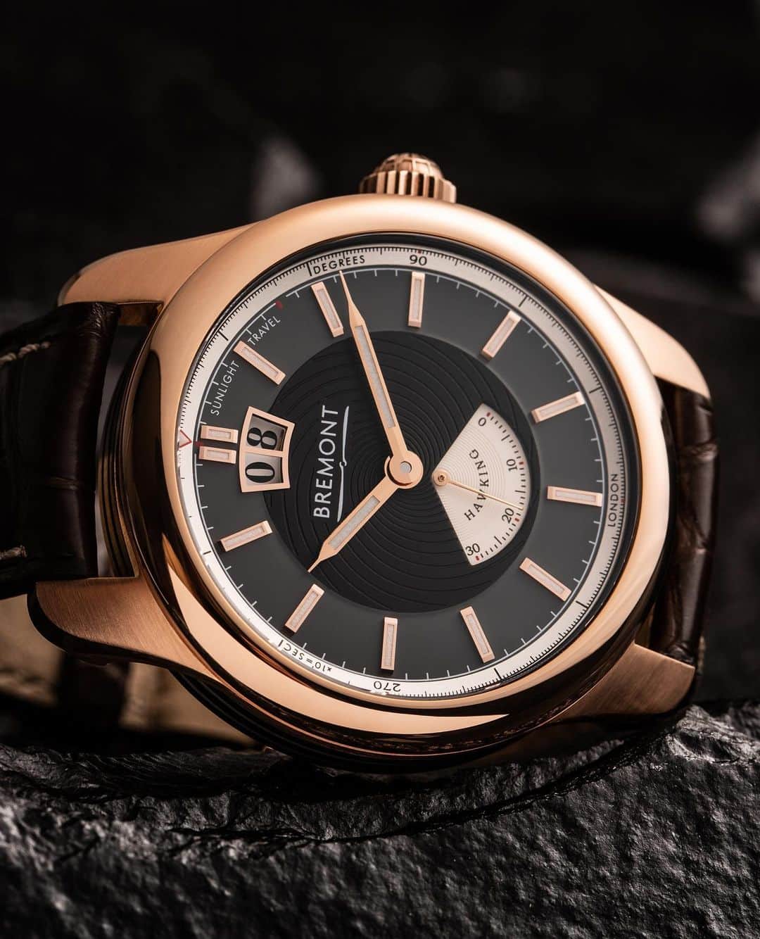 のインスタグラム：「Today, on the 8th January, we celebrate the birthday of one of the most important figures in British history, Professor Stephen Hawking.⁠⠀ ⁠⠀ Late last year, we worked closely with Hawking Foundation to develop the Bremont Limited Edition Hawking Collection, a watch that pays homage to the great British Physicist in many ways. ⁠⠀ ⁠⠀ Tap to see more of the rose gold edition.⁠⠀ ⁠⠀ #bremont #bremontwatches #stephenhawking #hawking #hawkingfoundation #classicwatch #luxurywatch #vintage #astronomy #stars #universe #galaxy #nasa #nature #science #nightsky」