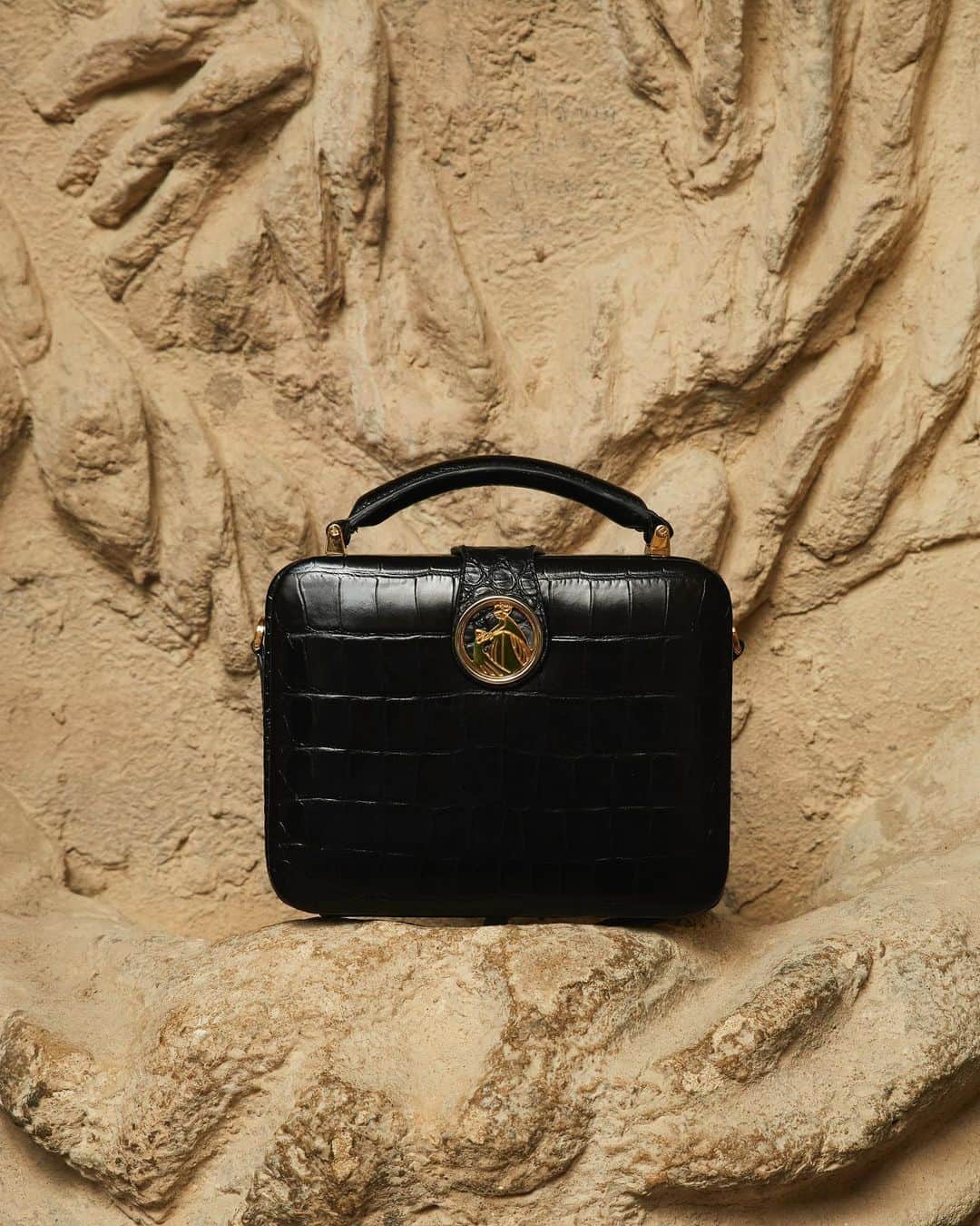ランバンのインスタグラム：「Black and white Bento bags in embossed leather. #LanvinSS21」