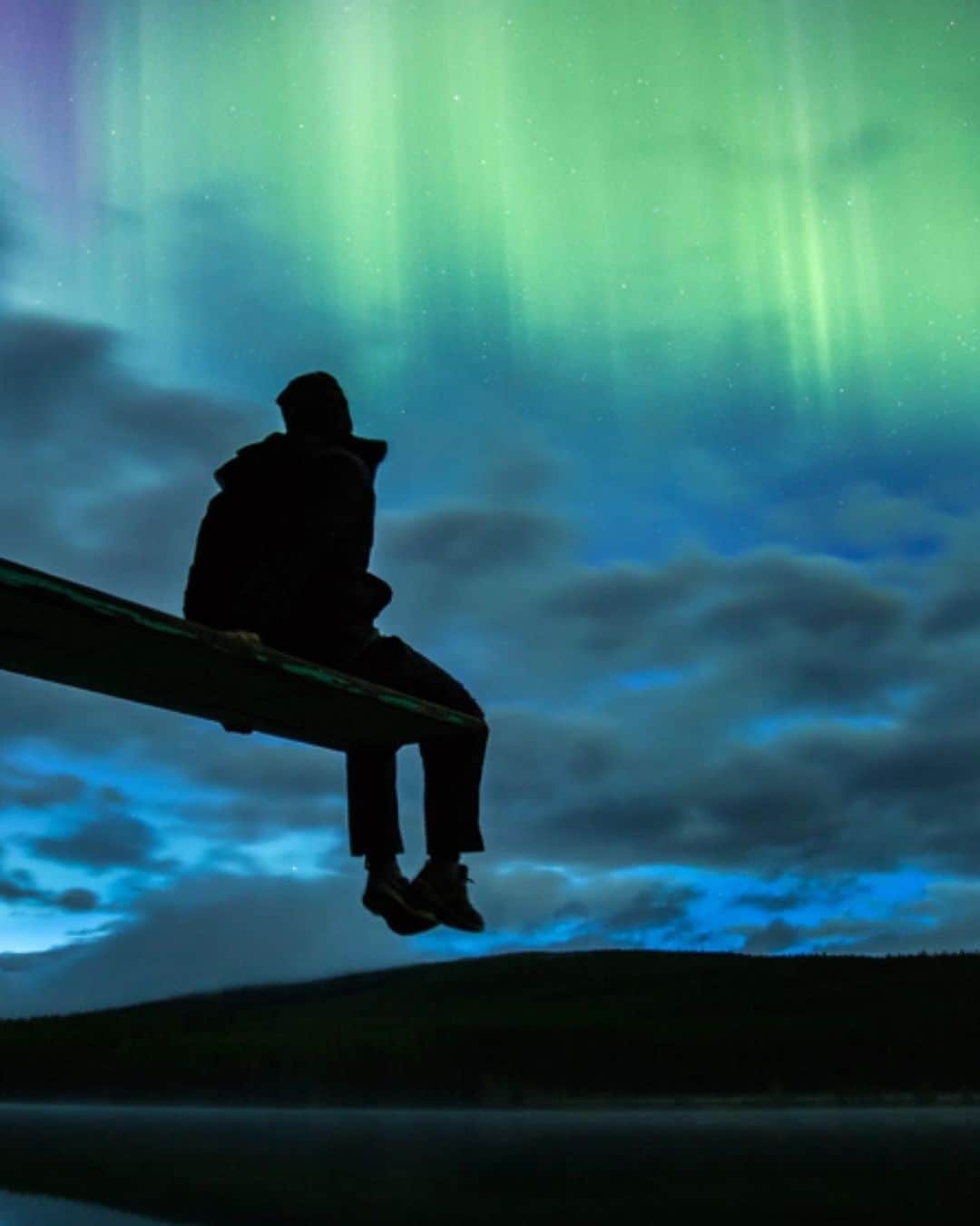 Explore Canadaさんのインスタグラム写真 - (Explore CanadaInstagram)「You spoke and we listened! Inspired by what you wanted to learn more about, this week's #CanadaSpotlight touches on one of Canada’s most famous natural wonders, the Northern Lights.⁠⠀ ⁠⠀ Mesmerizing and utterly surreal Canada’s vibrant Northern Lights often hold a special place in the hearts of those who have had the chance to catch a glimpse of this natural phenomenon. While the Northern Lights can be seen almost anywhere in Canada and during all seasons, optimal viewing conditions are during the winter months. Here is a run down of Northern Lights watching in our three territories:⁠⠀ ⁠⠀ - The Northwest Territories⁠⠀ ⁠⠀ One of the best places in Canada to see the Northern Lights, the Northwest Territories offers unparalleled viewing possibilities. It’s here that you have an exceptionally high potential of seeing the lights as they are generally visible 240 nights a year. On top of this, the Northwest Territories offers top notch experiences, immersing you in pristine nature, and Indigenous culture and heritage. ⁠⠀ ⁠⠀ - Yukon⁠⠀ ⁠⠀ An adventure-seekers paradise, the Yukon boasts dynamic landscapes that are teeming with iconic Canadian wildlife. Here, there are some amazing ways to see the Northern Lights with minimal light pollution, while offering up some very cozy rustic cabins or prospector-style tents to bundle up in after your adventure. ⁠⠀ ⁠⠀ - Nunavut⁠⠀ ⁠⠀ Warm-hearted locals and terrific Northern Lights viewing conditions await you in Canada’s most northern territory, Nunavut. What makes Nunavut an amazing place to see the aurora is its high northern latitude that provides as much as 20 hours of darkness in December.⁠⠀ ⁠⠀ #ExploreCanada #CanadaNice⁠⠀ ⁠⠀ *Know before you go! Check the most up-to-date travel restrictions and border closures before planning your trip and if you're travelling in Canada, download the COVID Alert app to your mobile device.*⁠⠀ ⁠⠀ 📷: ⁠⠀ @explorecanada⁠⠀ @michalgoga⁠⠀ @auroravillageca⁠⠀ @martinagebarovska @blachford_ll⁠⠀ @austin.mackay⁠⠀ @travelalberta⁠⠀ ⁠⠀ 📍: ⁠⠀ @travelyukon⁠⠀ @destinationnunavut⁠⠀ @spectacularnwt⁠⠀ @spectacularnwt⁠⠀ @travelmanitoba⁠⠀ @travelalberta⁠」1月9日 2時47分 - explorecanada