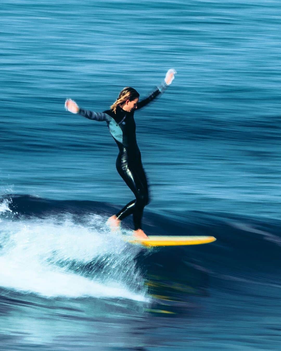 ボディーグローブさんのインスタグラム写真 - (ボディーグローブInstagram)「Did you know 2021 is Body Glove's 68th year in the water? Let's make it the best one yet 🙌  #createhappiness @freesiakili  ~~ Grab all your watersports gear and accessories at bodyglove.com #bodyglove #bodyglovegirl #allthingswater #68yearanniversary #history #longevity #surfing #surfer #surf #surfergirl #girlswhosurf #longboarding #speedblur #speedblurphotography #surfphotography #surfphotos #bestsurfphotos #motionblur #motion #anniversary #vivabodyglove #drinkthealoha #bluewater #yellowsurfboards #68」1月9日 2時58分 - bodyglove