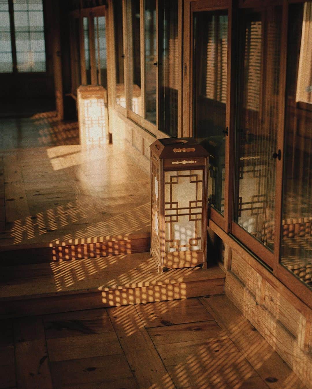 C E R E A Lのインスタグラム：「The painstaking building work, employing traditional methods for working with wood, stone, paper, and tile, was completed in 2007.   Automatic doors and electric lanterns are carefully concealed by latticed woodwork and hanji paper. Stone sculptures of haechi — protective spirits — flank the steps to the entrance, their eroded forms like abstract, stocky lions.   From Cereal Volume 19. Read the full story via the link in profile.   📷: @rvstapleton 🖊: @olliehorne_」