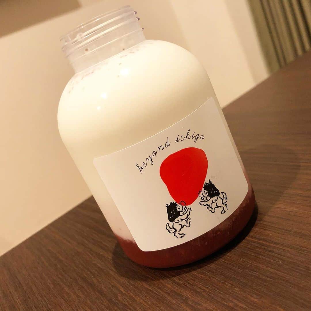小山夏希のインスタグラム：「このいちごミルクちょー美味しかった  まじ自分の顔以外写真撮るの下手  #インスタ映えって何か知ってるか小山」