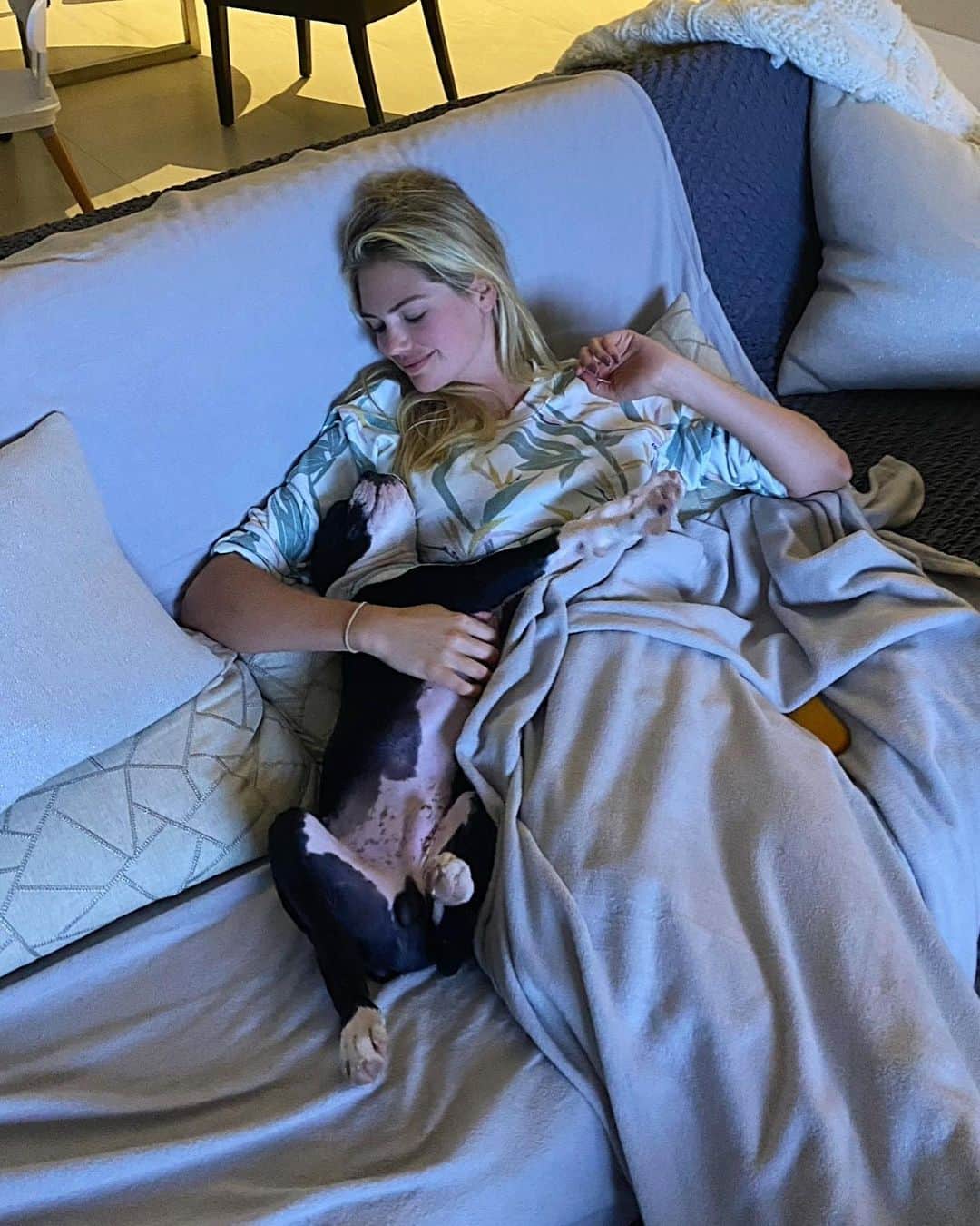 ケイト・アプトンのインスタグラム：「Say hello to my little friend... Norman! 🐾」