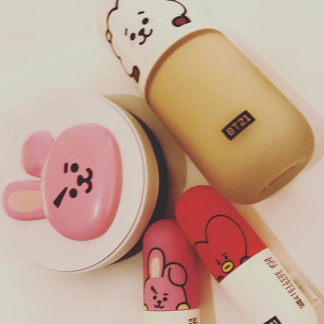 小山夏希のインスタグラム：「なんかよく見る韓国のやつ 300円とかだった… お母さんが最近BTS？にハマってるらしい。 若いな」