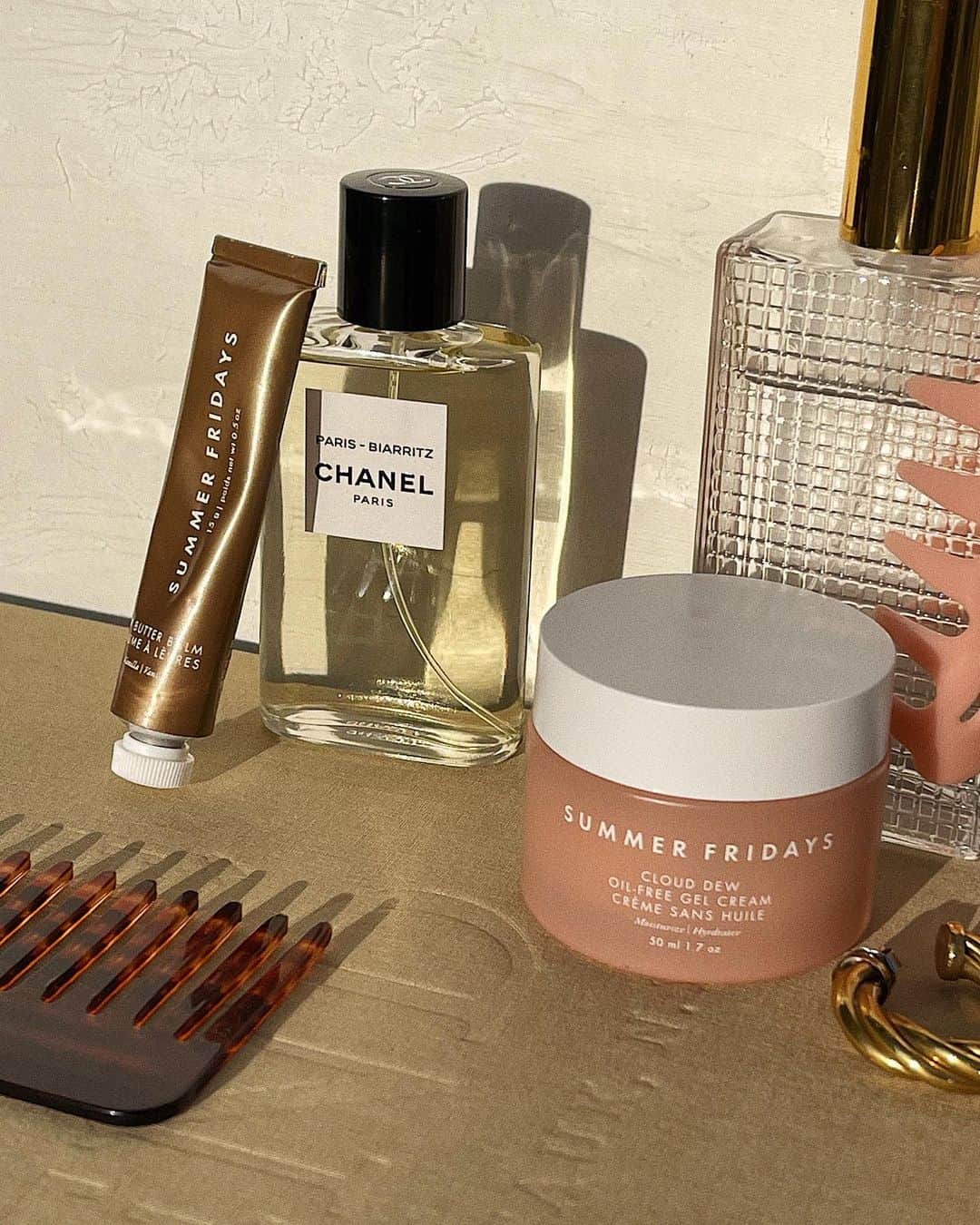 Marianna Hewittのインスタグラム：「morning must haves ☁️ @summerfridays new cloud dew gel cream moisturizer on repeat  available now @summerfridays .com @sephora @sephoracanada  @cultbeauty @revolve @revolvebeauty @spacenk」