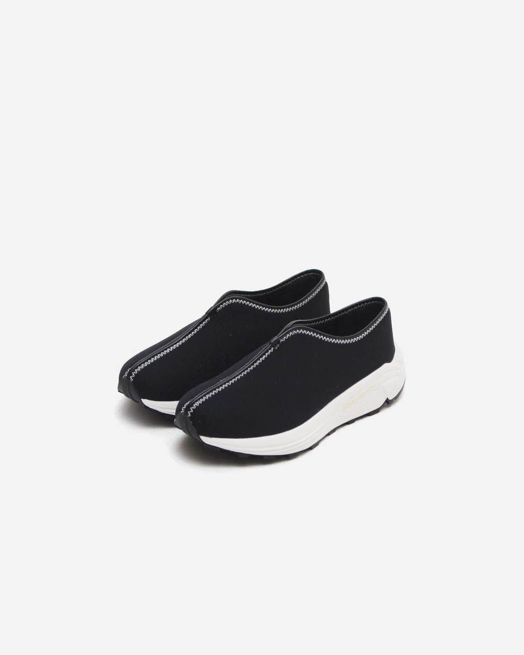 A+Sのインスタグラム：「in stock now  ■Hender Scheme KUNG FU COLOR : BLACK SIZE : 40 (26.0cm - 26.5cm), 41 (26.5cm - 27.0cm), 42 (27.5cm - 28.0cm), 43 (28.5cm - 29.0cm) PRICE : ¥36,000 (+TAX)  #a_and_s #henderscheme @henderscheme」
