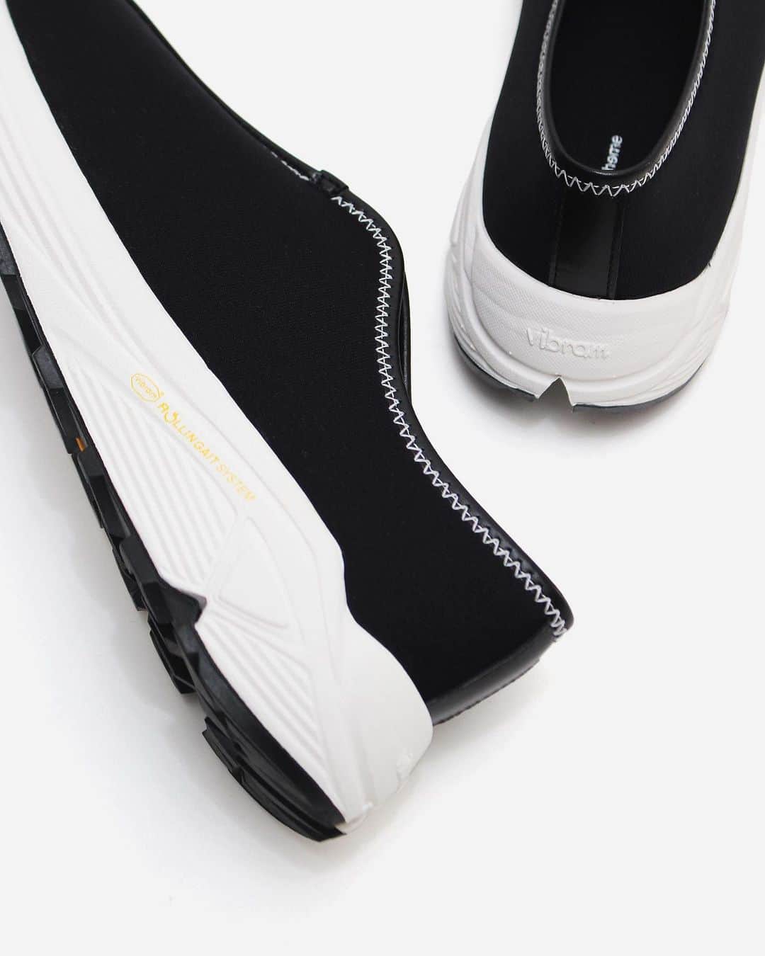 A+Sのインスタグラム：「in stock now  ■Hender Scheme KUNG FU COLOR : BLACK SIZE : 40 (26.0cm - 26.5cm), 41 (26.5cm - 27.0cm), 42 (27.5cm - 28.0cm), 43 (28.5cm - 29.0cm) PRICE : ¥36,000 (+TAX)  #a_and_s #henderscheme @henderscheme」