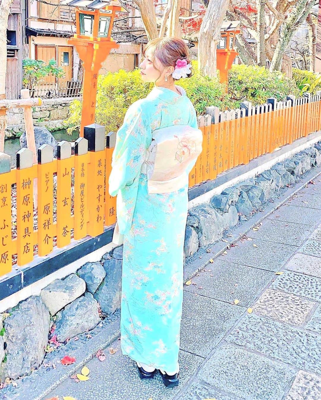 ゆーちゃんさんのインスタグラム写真 - (ゆーちゃんInstagram)「和服が好きです😌🤍 1年前の写真^^*  京都に行くと必ず和服レンタルしてるような？💭  #着物 #京都 #祇園 #白川 #祇園四条  #和服 #着物レンタル #人力車 #kimono  #japanesegirl  #asiangirls #asianbeauty  #beautybloggers  #instagood  #instalove #picoftheday #instafashion  #japanesegirl  #tflers #instafollow #l4l  #f4f #tflers #followback #기모노 #기모노#좋아요환영#攝影 #旅遊攝影 #拍攝 #寫真 #攝影日記 #人像攝影」1月9日 12時45分 - yurina_era999