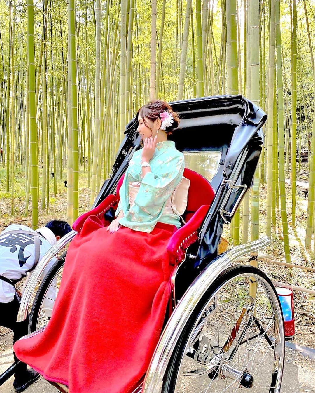 ゆーちゃんさんのインスタグラム写真 - (ゆーちゃんInstagram)「和服が好きです😌🤍 1年前の写真^^*  京都に行くと必ず和服レンタルしてるような？💭  #着物 #京都 #祇園 #白川 #祇園四条  #和服 #着物レンタル #人力車 #kimono  #japanesegirl  #asiangirls #asianbeauty  #beautybloggers  #instagood  #instalove #picoftheday #instafashion  #japanesegirl  #tflers #instafollow #l4l  #f4f #tflers #followback #기모노 #기모노#좋아요환영#攝影 #旅遊攝影 #拍攝 #寫真 #攝影日記 #人像攝影」1月9日 12時45分 - yurina_era999