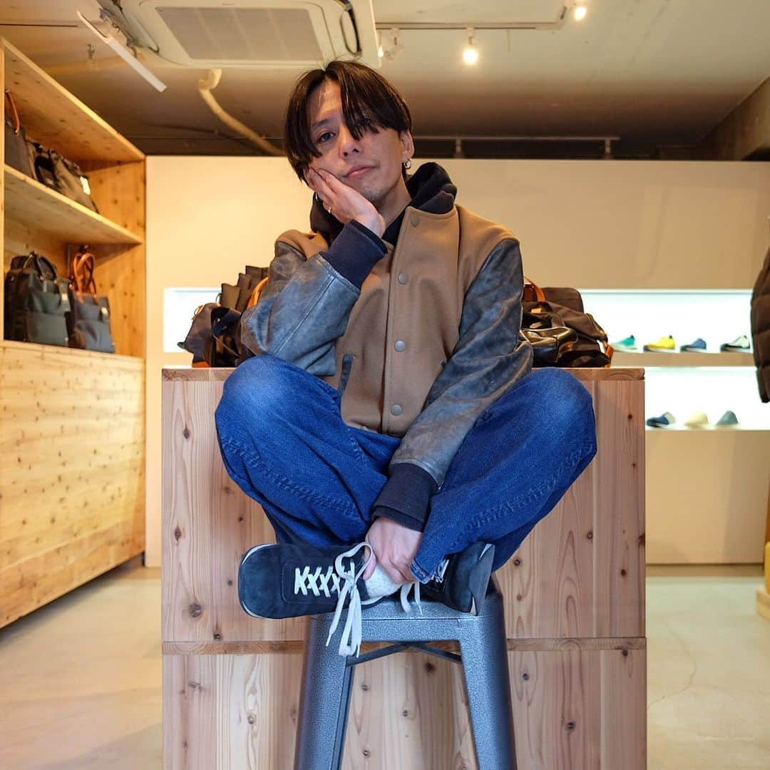 struct by blueover さんのインスタグラム写真 - (struct by blueover Instagram)「＼営業はじめ／2011年にスタートしたstructとbluoeverは、今春10周年を迎えます！メモリアルイヤー第一弾として、本日からblueover & WONDER BAGGAGEアウトレットセール開催してます！ぜひお出かけください！いうわけで、本日も12:00〜20:00オープン！2021どうぞごひいきに〜 https://www.struct.biz - #struct #ストラクト #blueover #ブルーオーバー #スニーカー #革靴 #kicks #sneakers #shoes #日本製 #madeinjapan」1月9日 13時00分 - blueover_struct