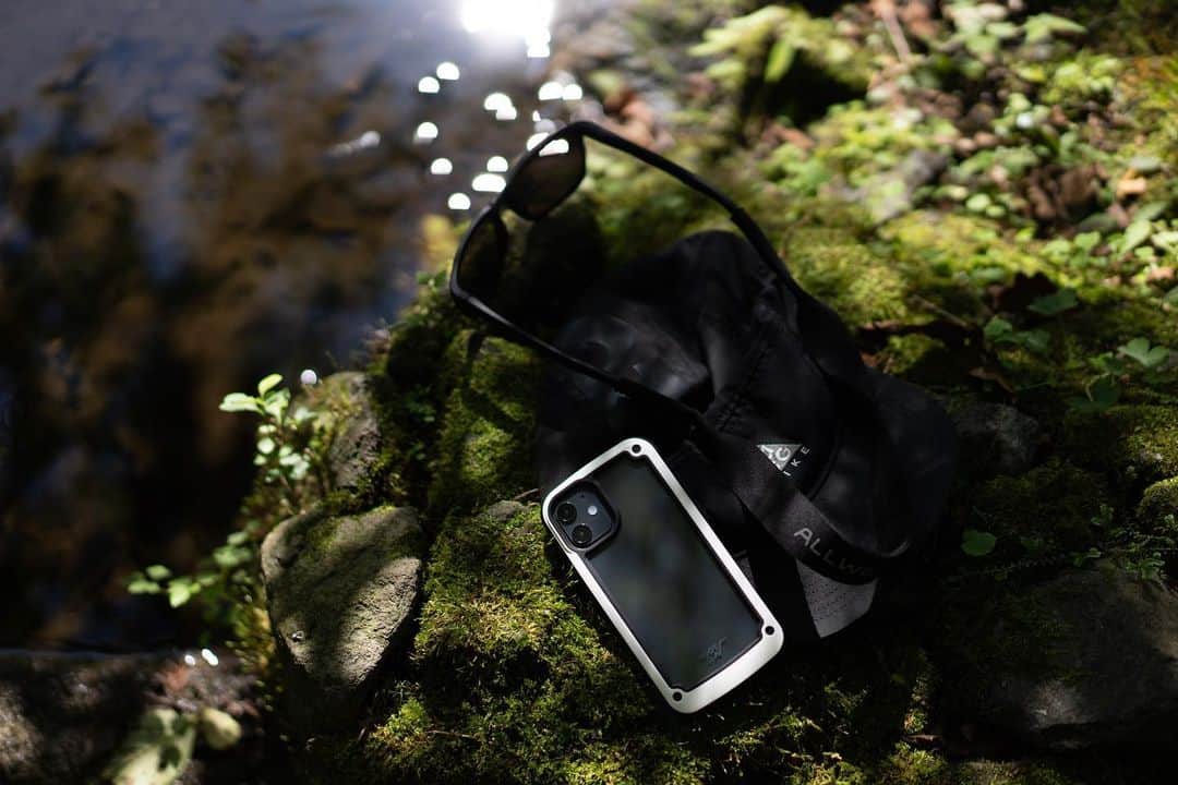 ROOT CO. Designed in HAKONE.さんのインスタグラム写真 - (ROOT CO. Designed in HAKONE.Instagram)「. Getting relaxed and calm in nature.  #root_co #rootco #shockresisttoughandbasiccase」1月9日 12時56分 - root_co_official
