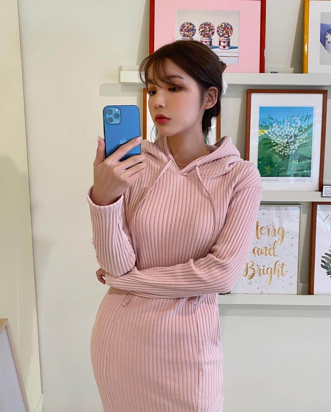 Chuuのインスタグラム：「사랑스러운 컬러에 포켓이 있어 너무 편한 요 후드원피쮸💖 🔜다음주에 만나욥! #chuu #chuuseoul」
