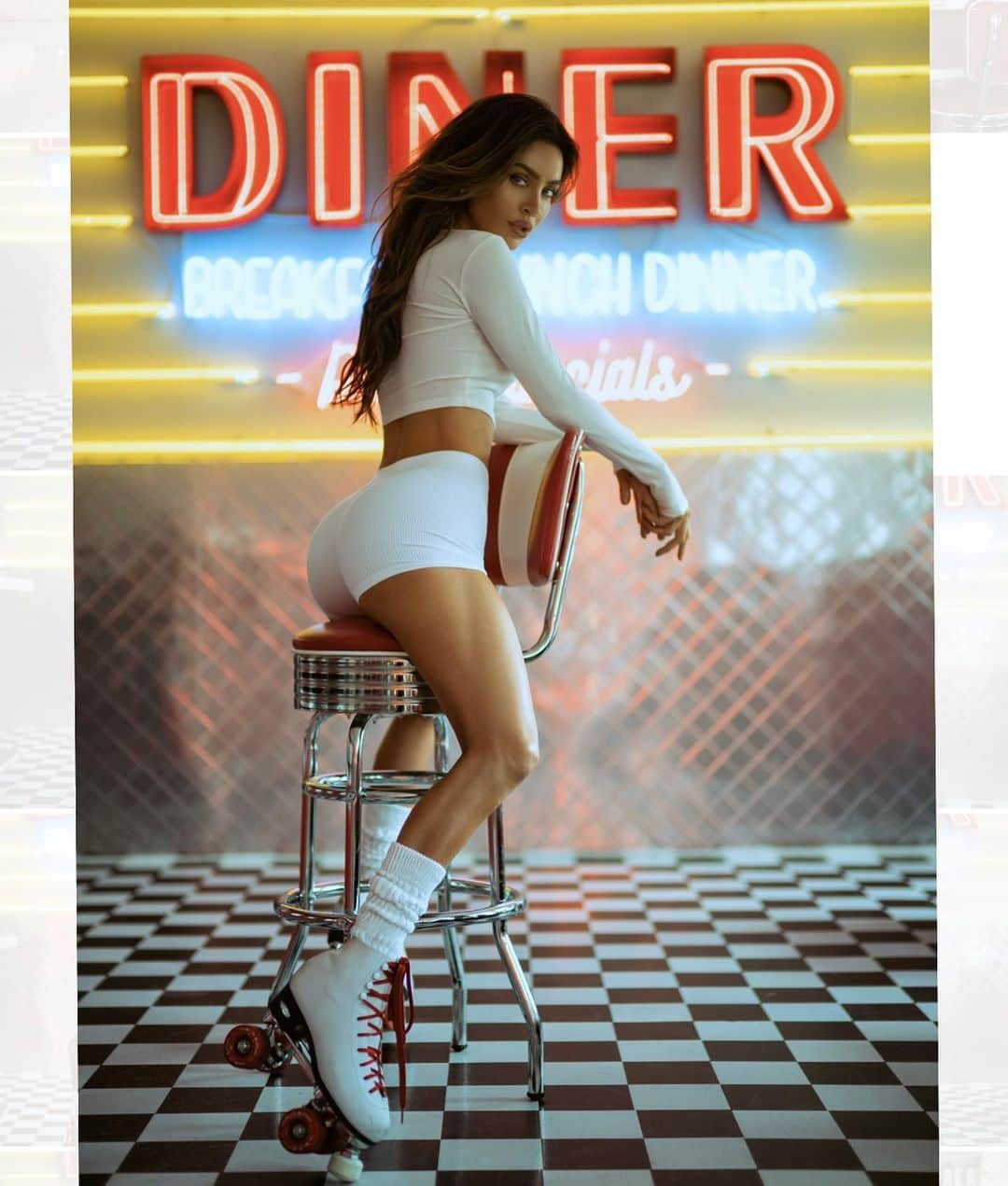 Dreamstateさんのインスタグラム写真 - (DreamstateInstagram)「@sarahstage in the latest issue of DREAMSTATE Muse. Dropped Jan 1 🙌🏼 @dreamstatelive」1月9日 13時18分 - dreamstatemuse