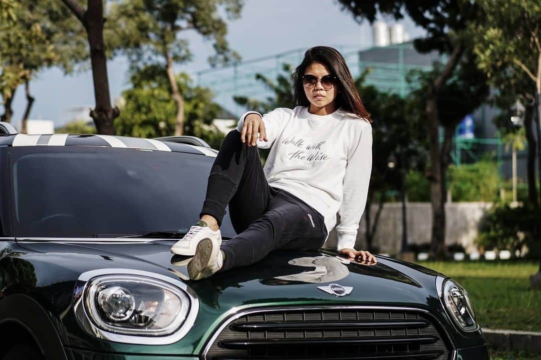 グレイシア・ポリーのインスタグラム：「Proudly presenting our latest collaboration @finecounsel with Mini Cooper @plaza.mini  Featuring the exclusive Mini's Limited Edition colorways "The Rosewood and The Sidewalk" this collection incorporated the true essence and identities of the two brands : GIVING EXCELLENT ATTENTION TO DETAILS.  Honoured to be a part of Mini Cooper's journey 👌🏻  #FCxMINI #finecounselxplazamini #finecounsel」