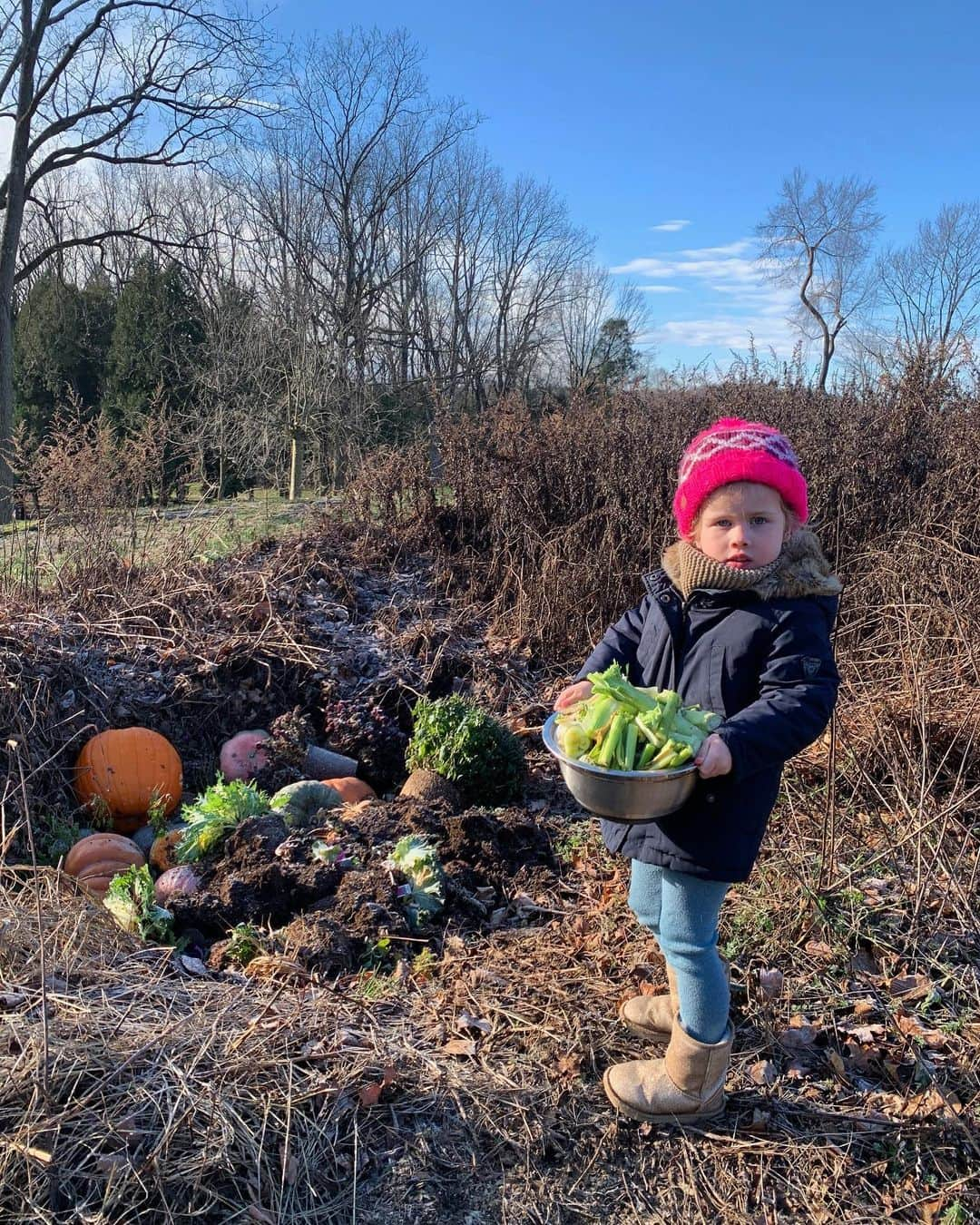 グッチ・ウェストマンさんのインスタグラム写真 - (グッチ・ウェストマンInstagram)「Composting our garden earlier this winter! 🪴🌱   @pashonmurray do you need a mini intern? 😉 #flashbackfriday」1月9日 5時10分 - gucciwestman