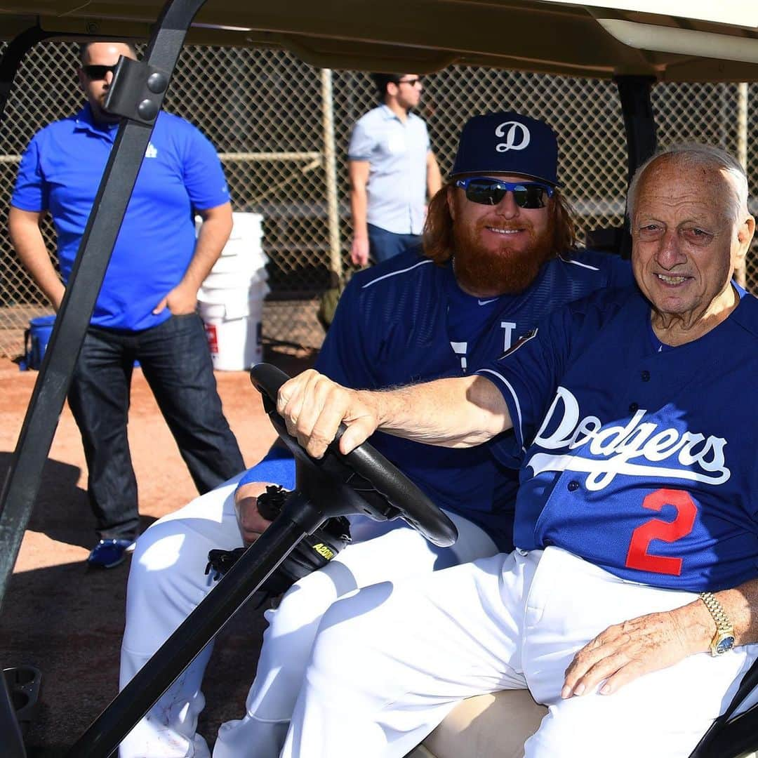 ジャスティン・ターナーさんのインスタグラム写真 - (ジャスティン・ターナーInstagram)「Our hearts are heavy today learning of the passing of @tommylasorda2. He always said he wanted 2 things, to live to be 100 and to see another championship brought to the city of LA. Although he fought like hell to hit triple digits, I couldn’t be more proud to know he got to see the @Dodgers on top again, where he knew we belonged. Everyone who has met Tommy has a generational story to tell. He always took the time to chat, never rushed out on you, and made you feel like a champion. He is one of the greatest leaders and motivational speakers I have ever met and my only regret is that I never got to play for him. Growing up in Southern California, Tommy was a legend. I remember as a kid he would show up to parks and high schools to watch youth games because he simply loved the game of baseball. I am one of the lucky ones that got to know him as more than a legend, Tommy is my friend. You will be deeply missed buddy. #RIPTommy #BlueHeavenOnEarth」1月9日 5時12分 - redturn2